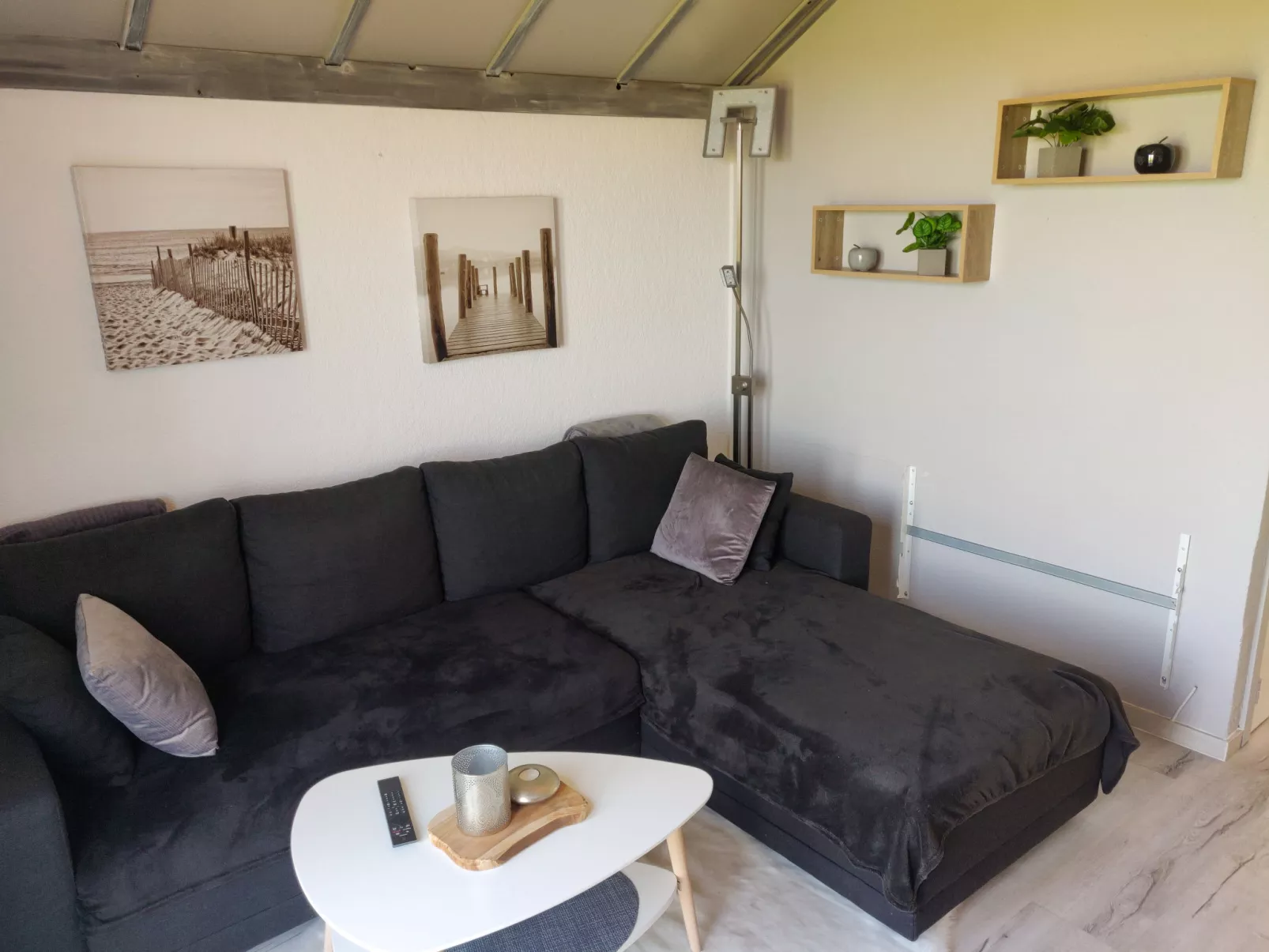 La Bella Vita parking and shared pool-Binnen