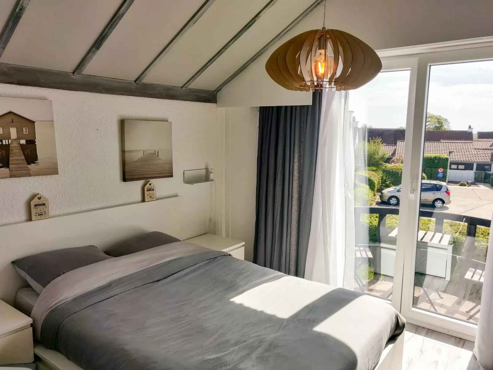 La Bella Vita parking and shared pool-Binnen