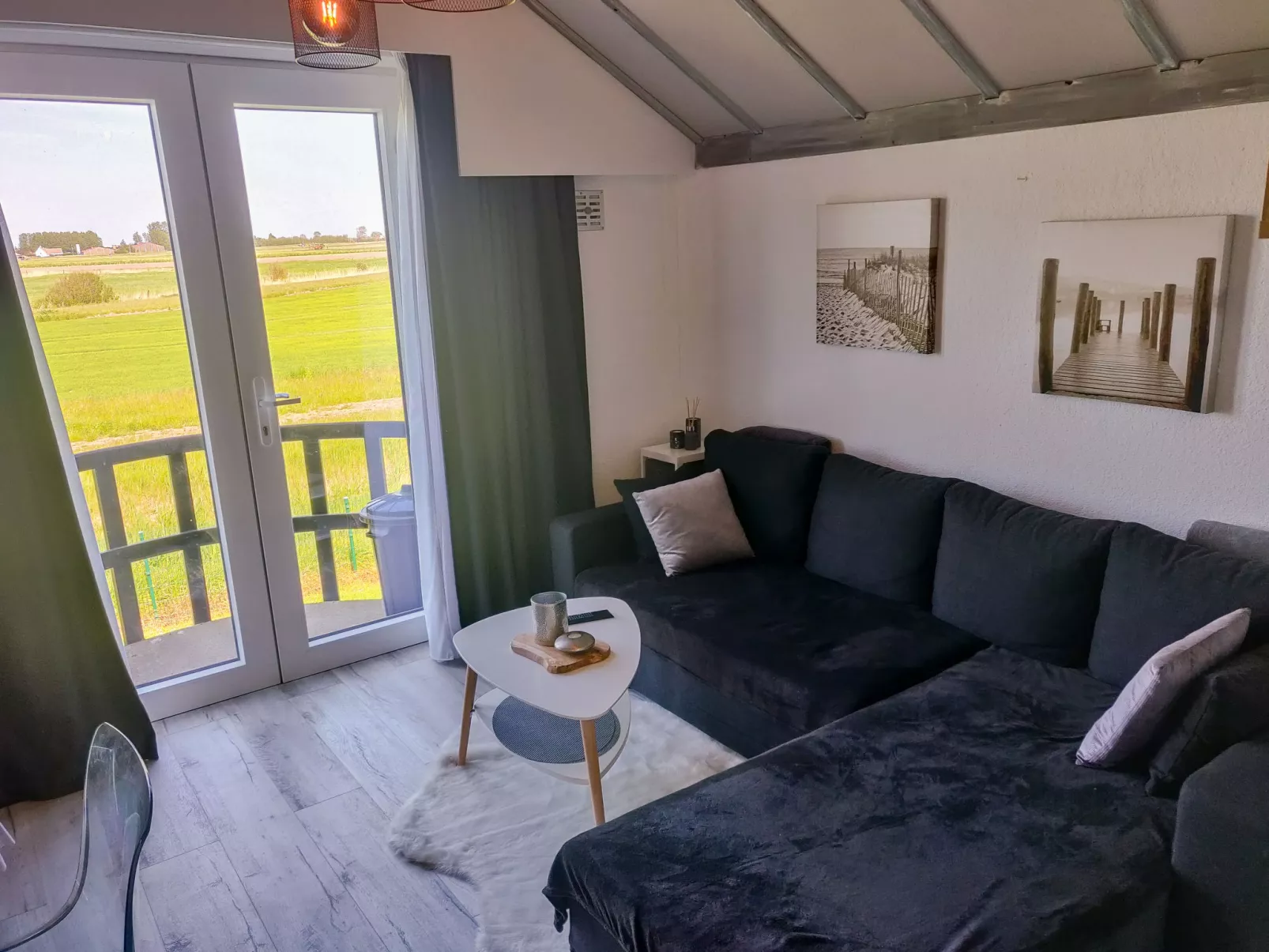 La Bella Vita parking and shared pool-Binnen