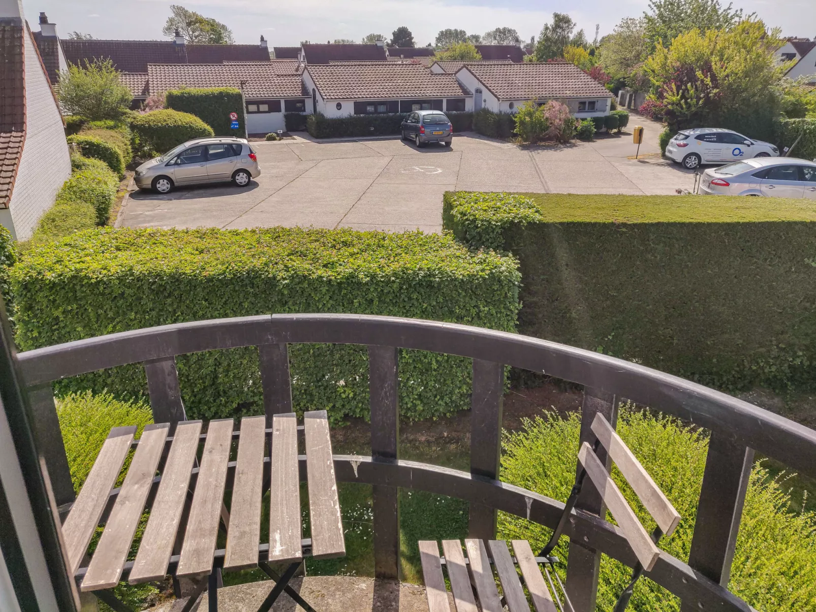 La Bella Vita parking and shared pool-Buiten