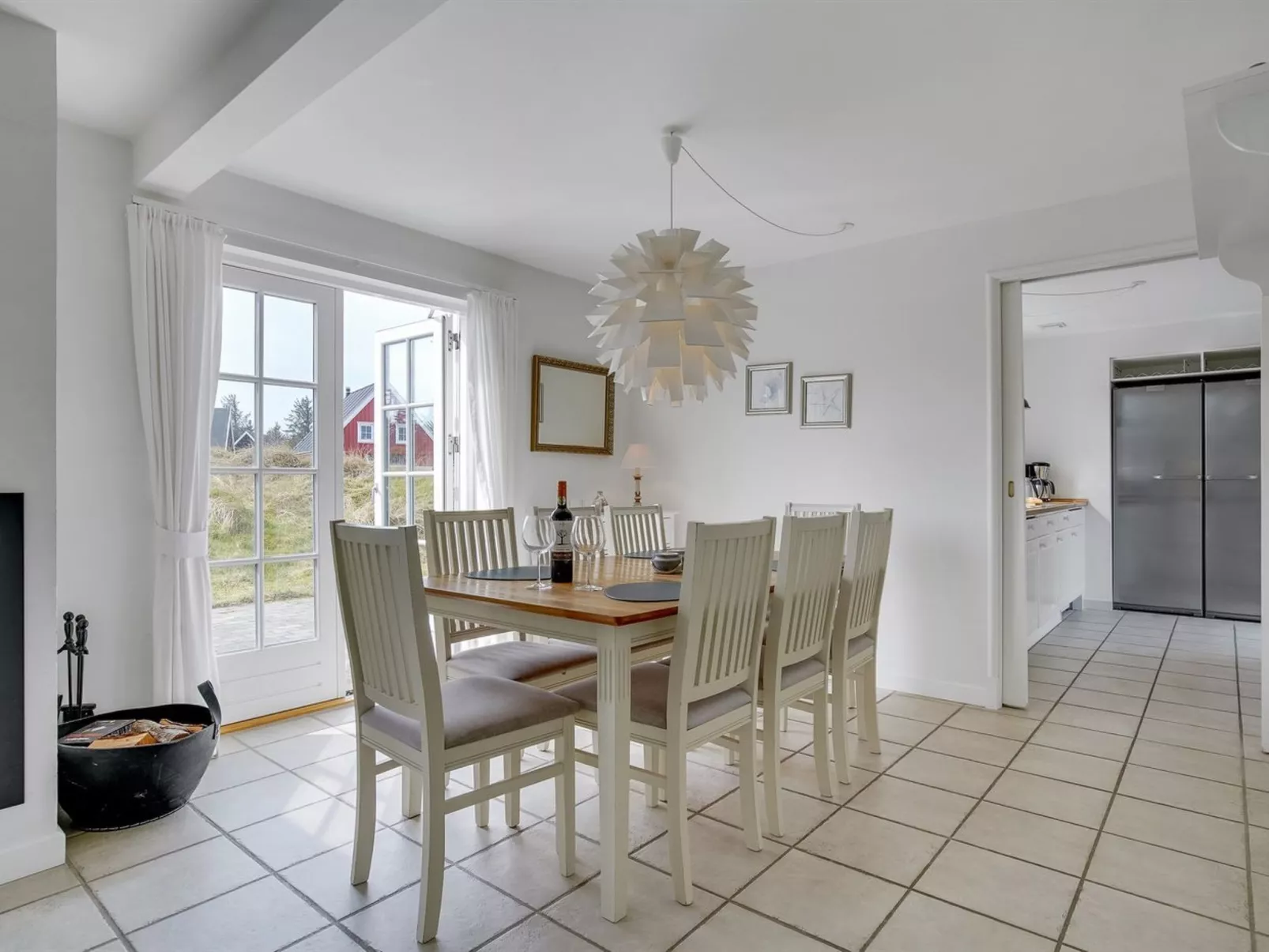 "Bjarta" - 1km from the sea-Binnen