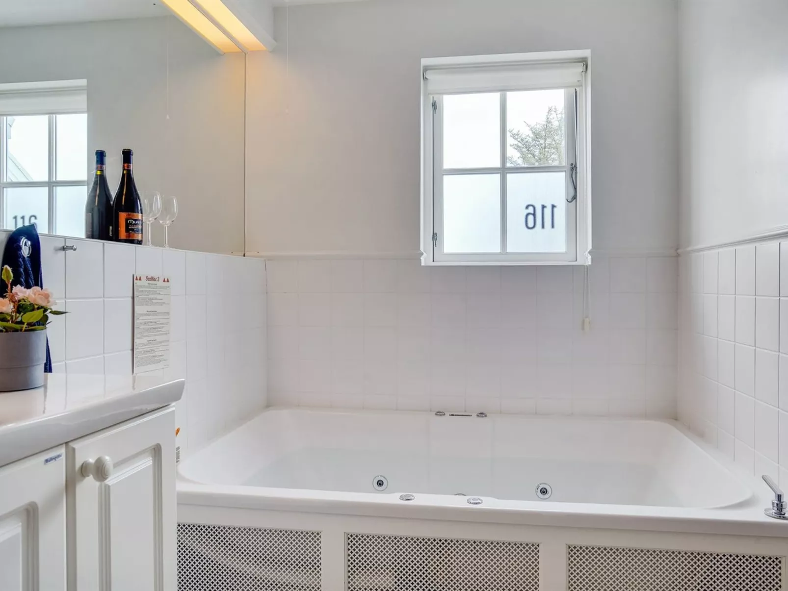 "Bjarta" - 1km from the sea-Binnen