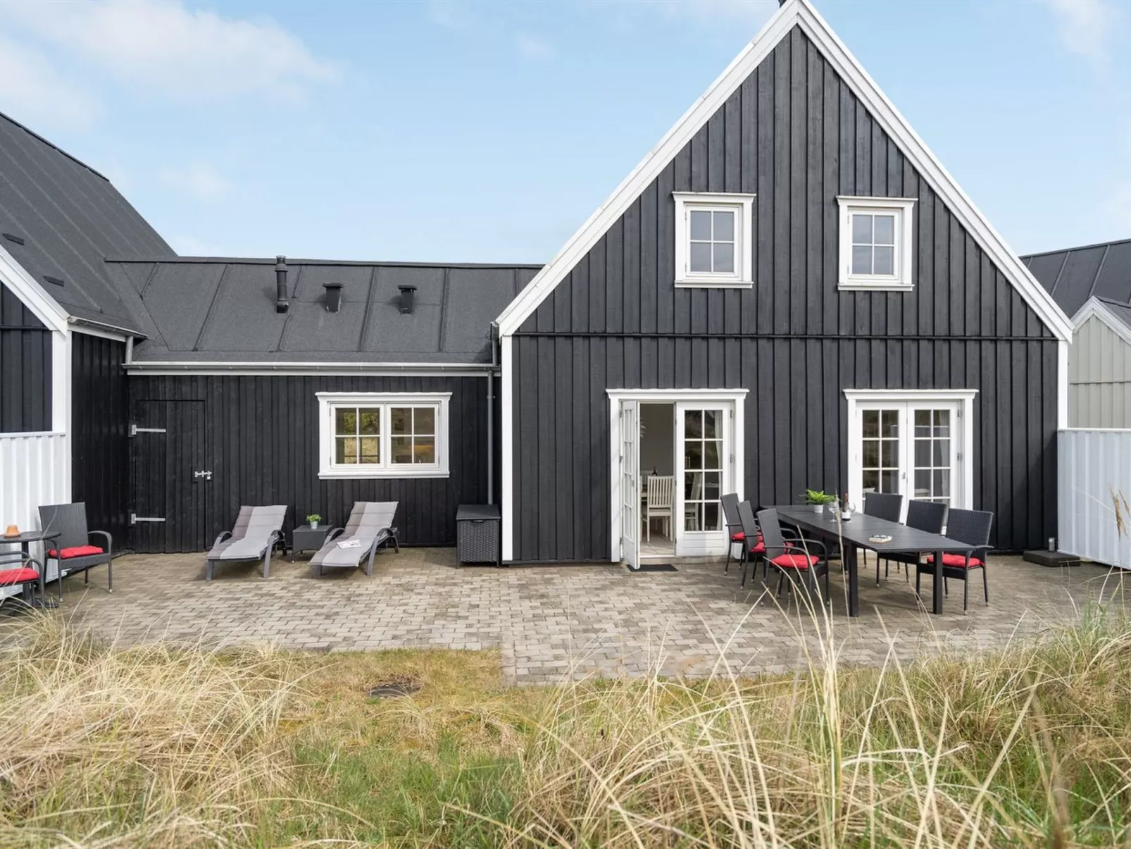 "Bjarta" - 1km from the sea-Buiten