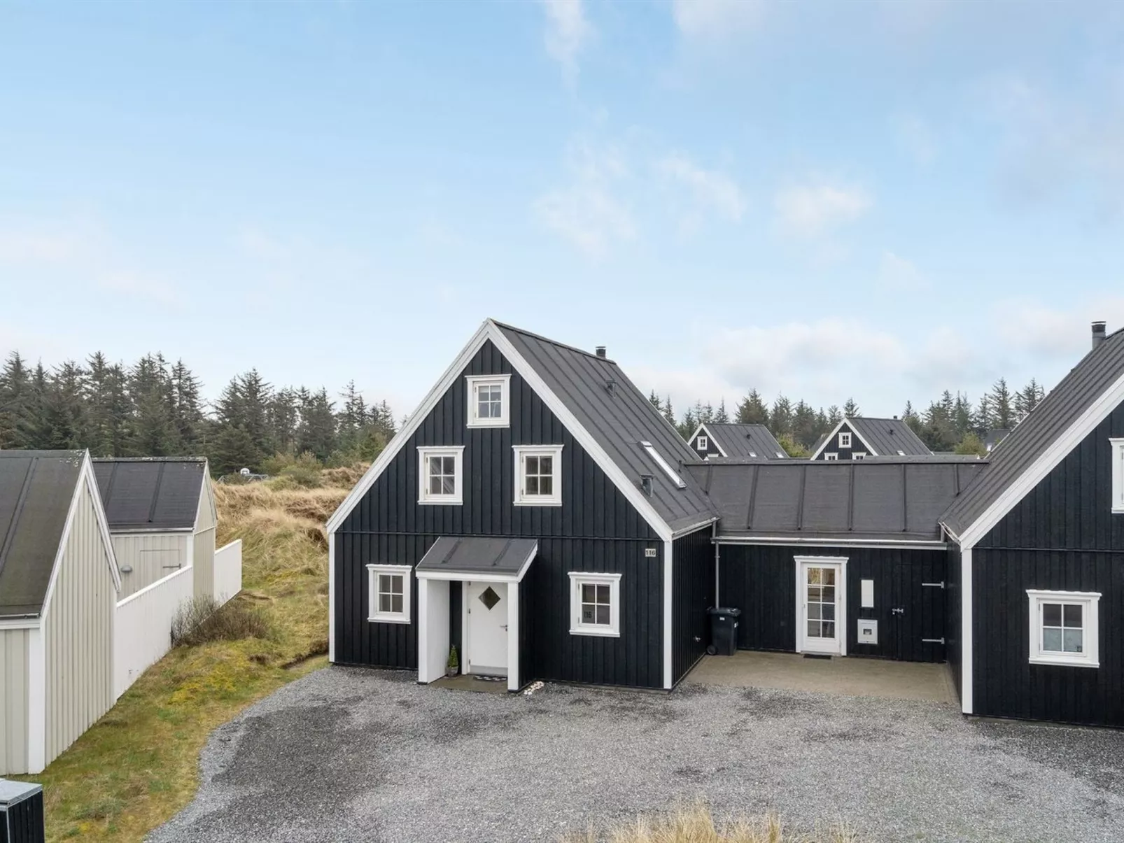 "Bjarta" - 1km from the sea-Buiten