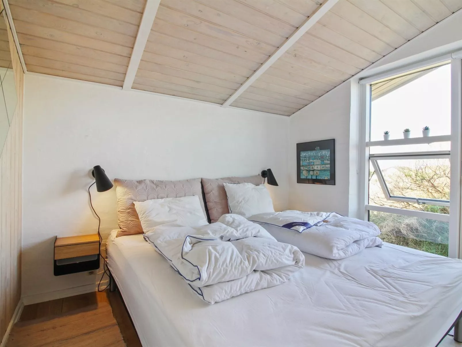 "Judeth" - 300m from the sea-Binnen