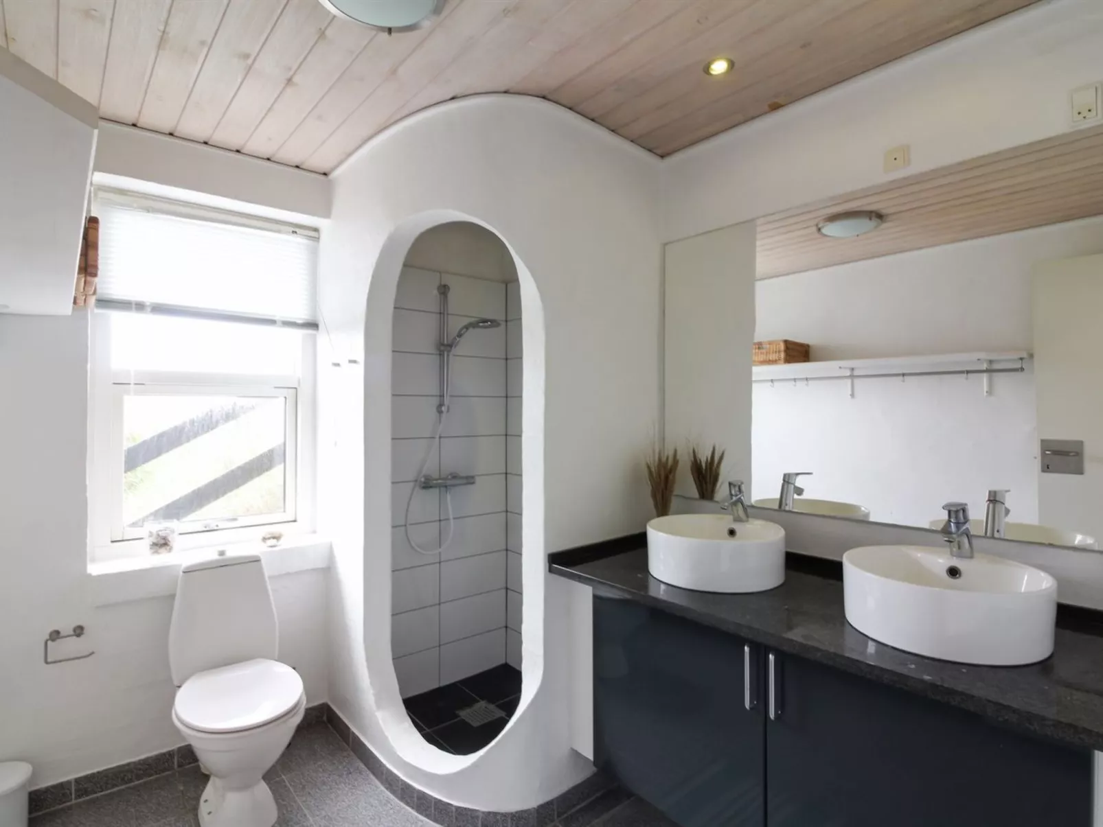 "Judeth" - 300m from the sea-Binnen