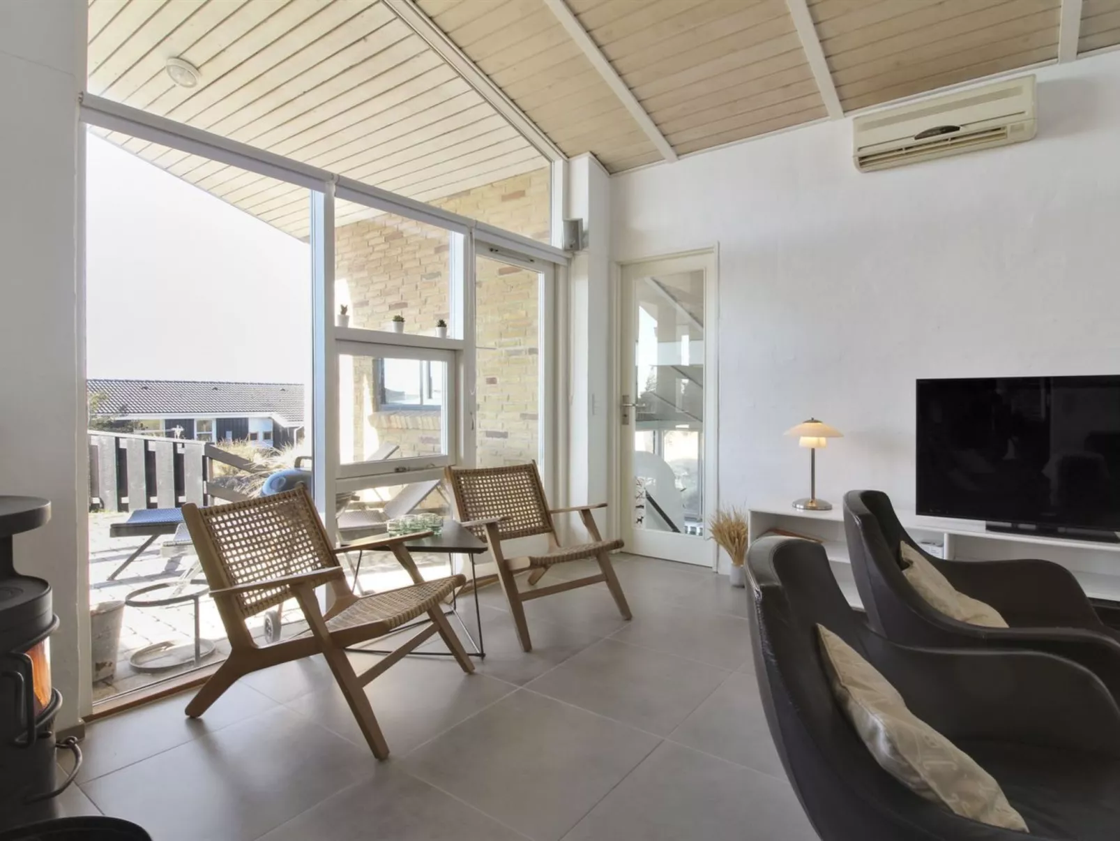 "Judeth" - 300m from the sea-Binnen