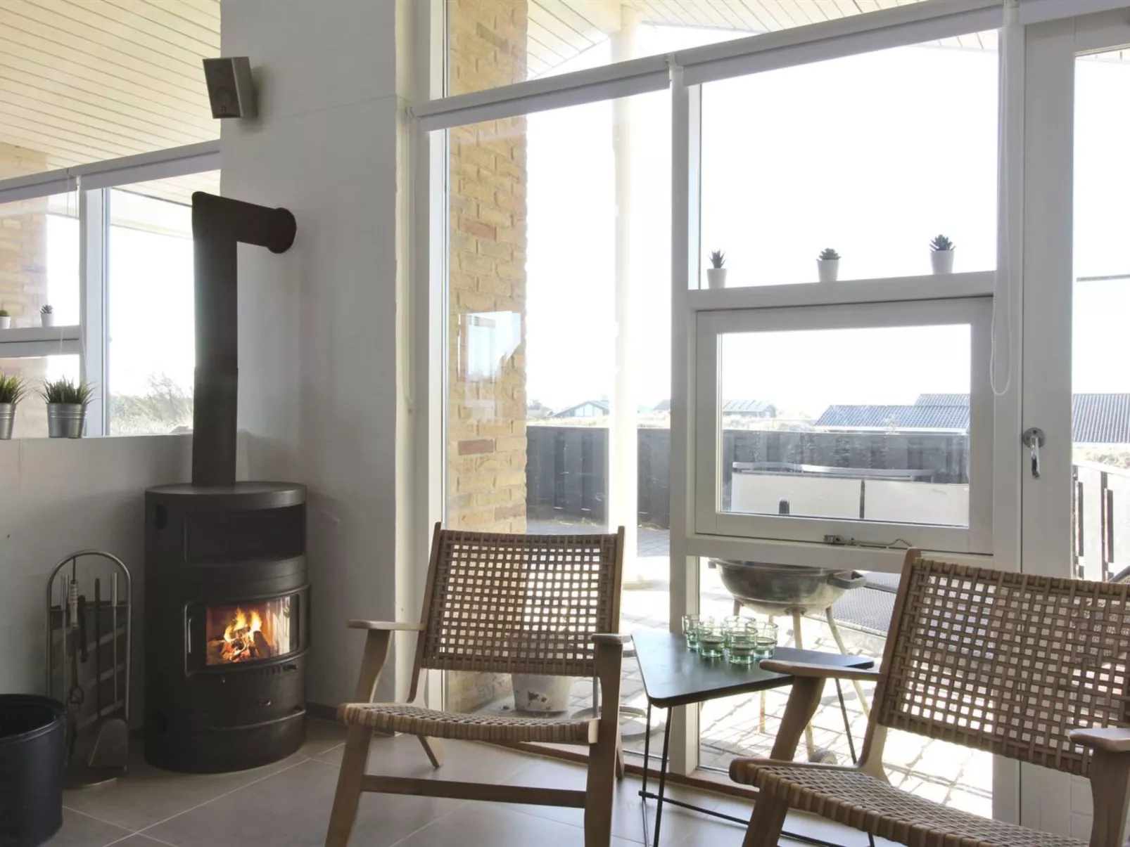 "Judeth" - 300m from the sea-Binnen