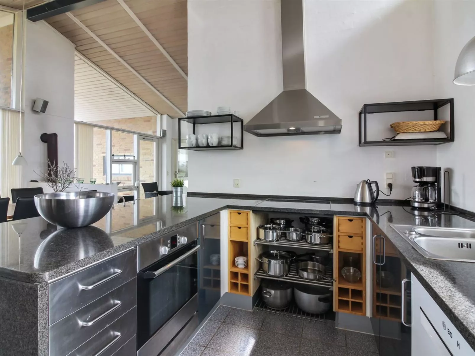 "Judeth" - 300m from the sea-Binnen
