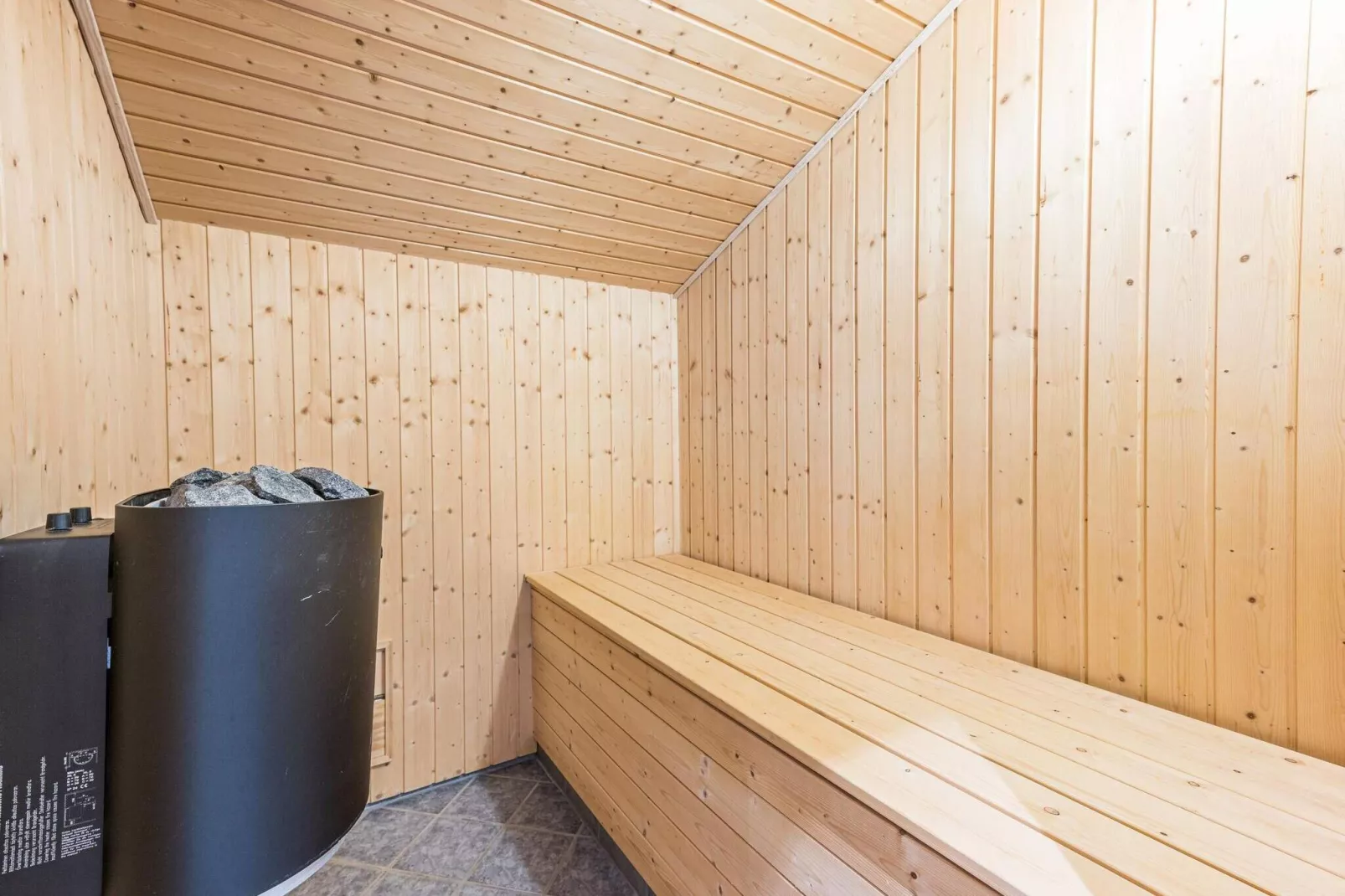 7 persoons vakantie huis op een vakantie park in Henne-Sauna