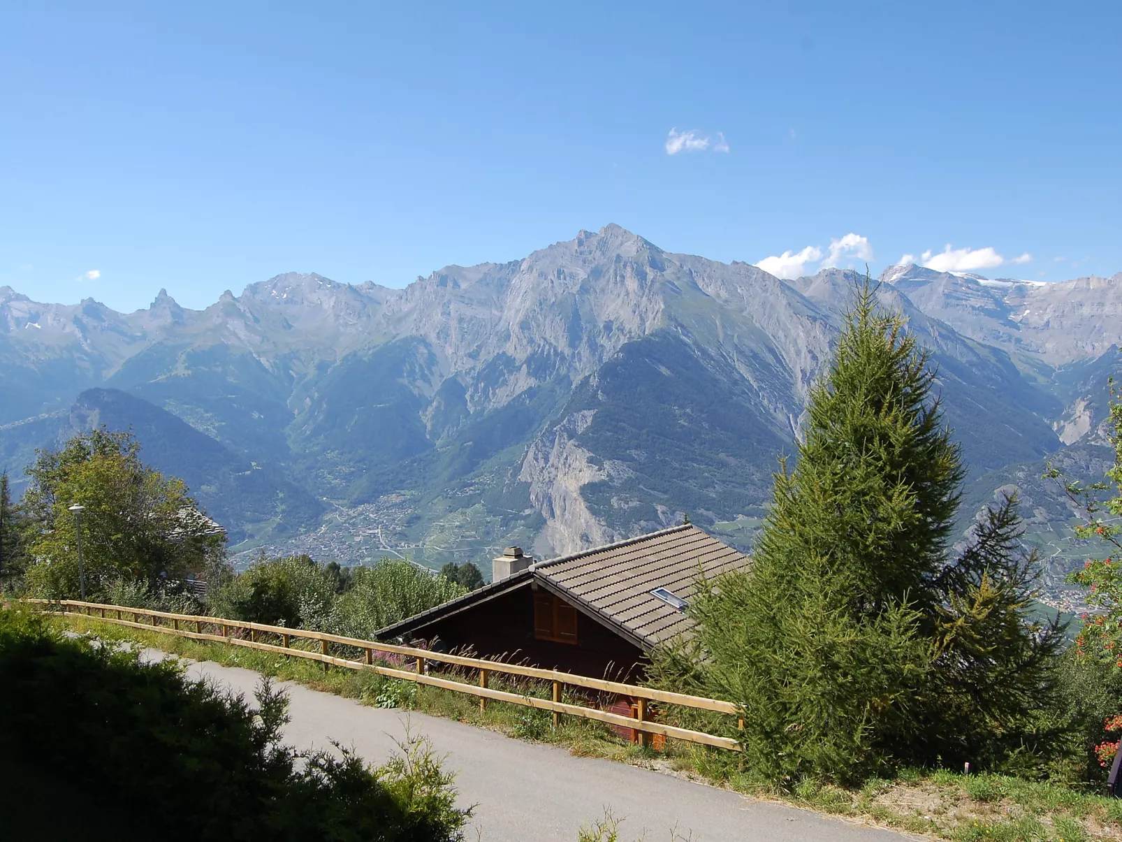 Rêves des Alpes-Buiten