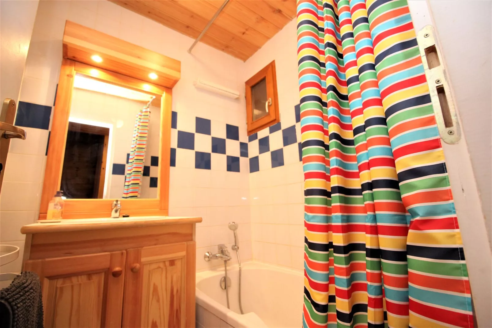 Duplex 6 pièces Chalet Deleglise-Badkamer