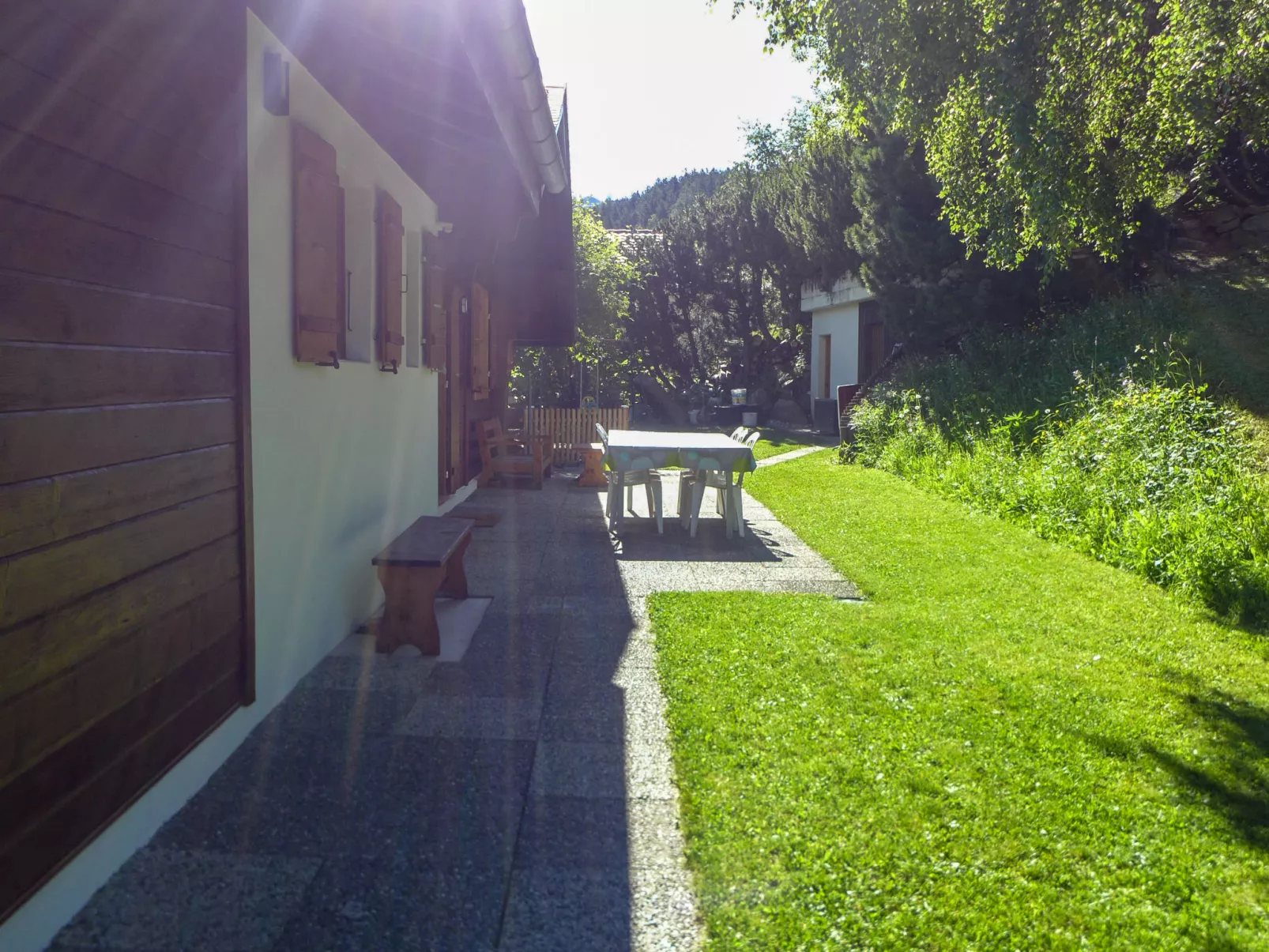 Chalet Les Anémones-Buiten