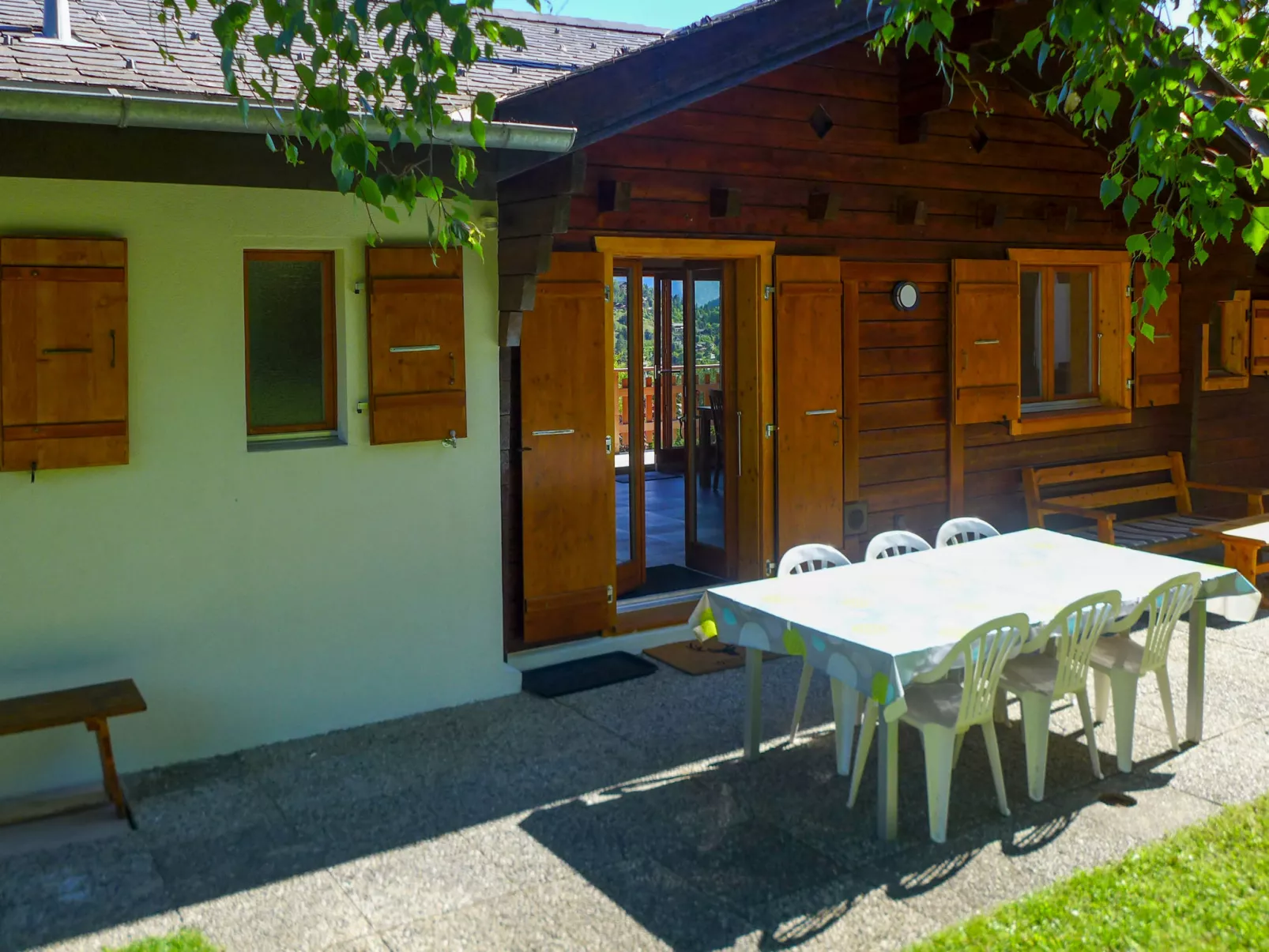 Chalet Les Anémones-Buiten