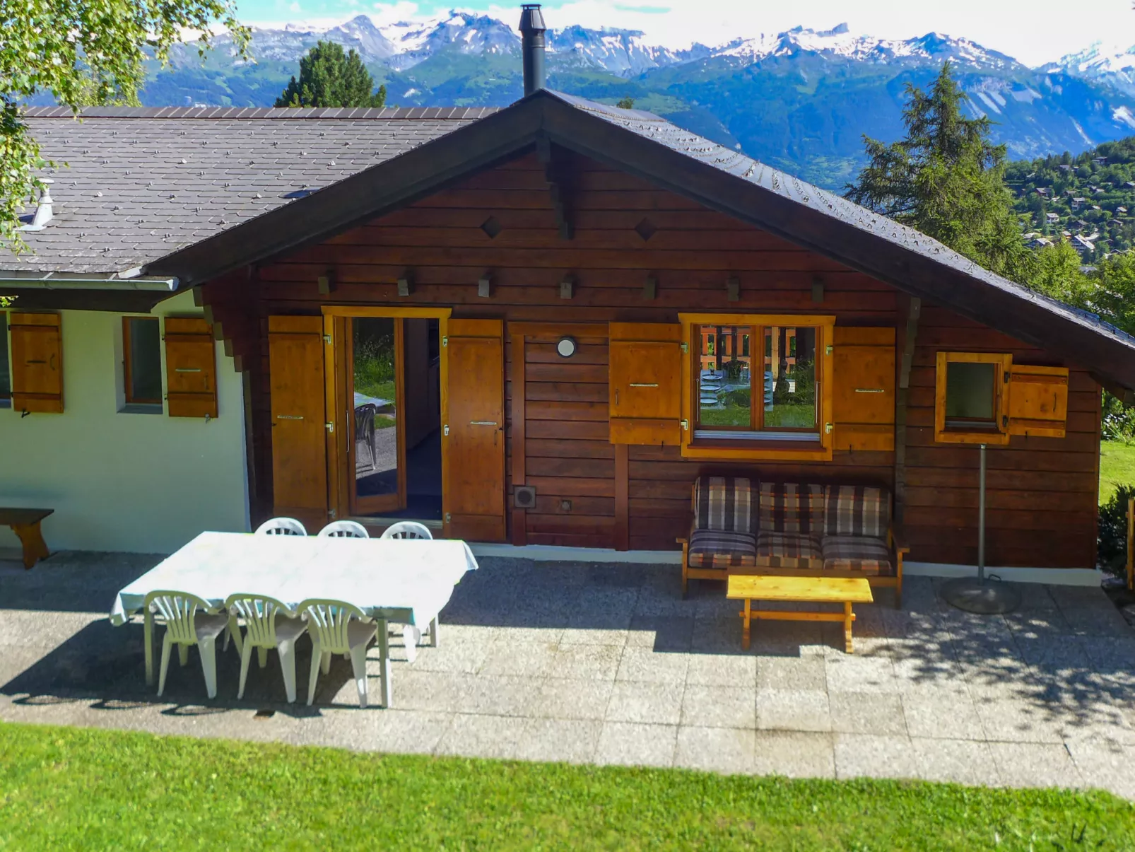 Chalet Les Anémones-Buiten