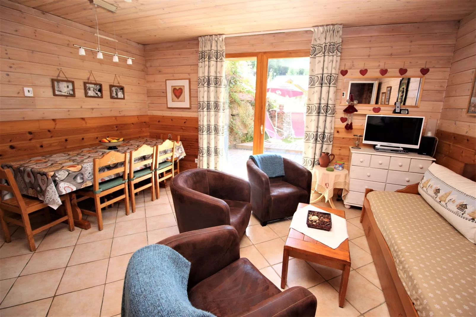 3 pièces coin montage Chalet Deleglise-Eetkamer