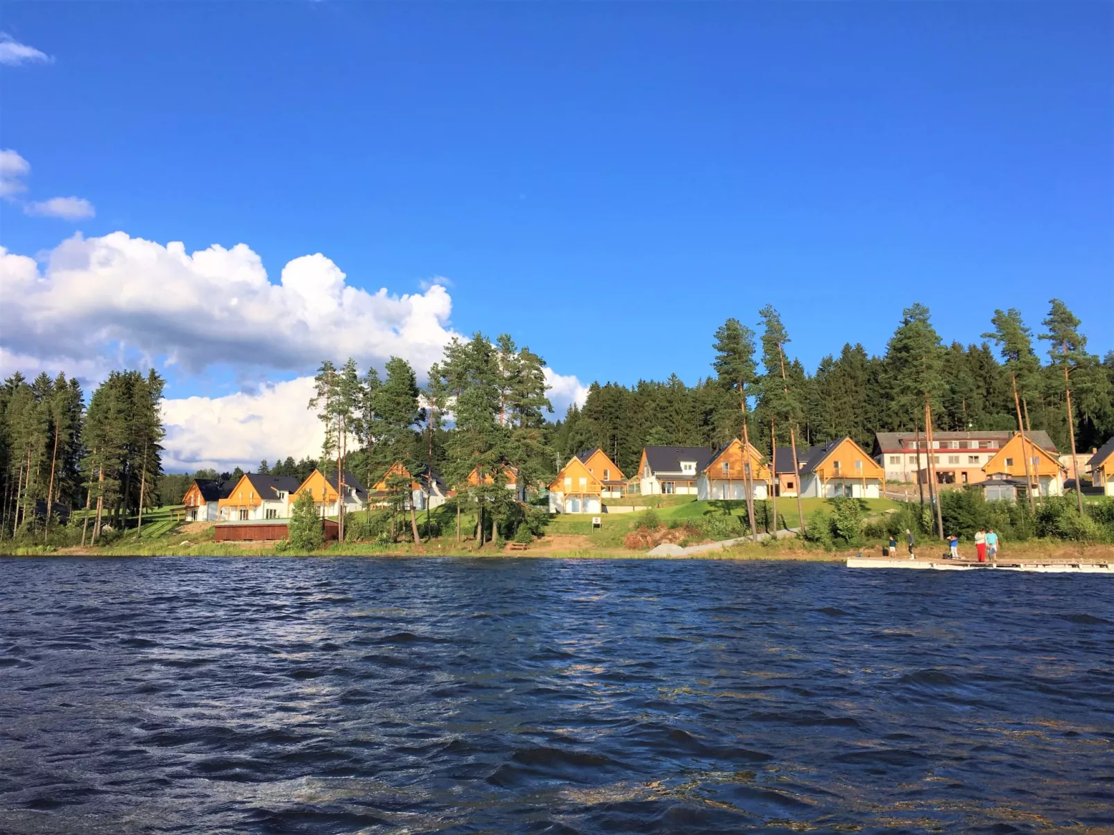 Lakeside Village 11-Buiten