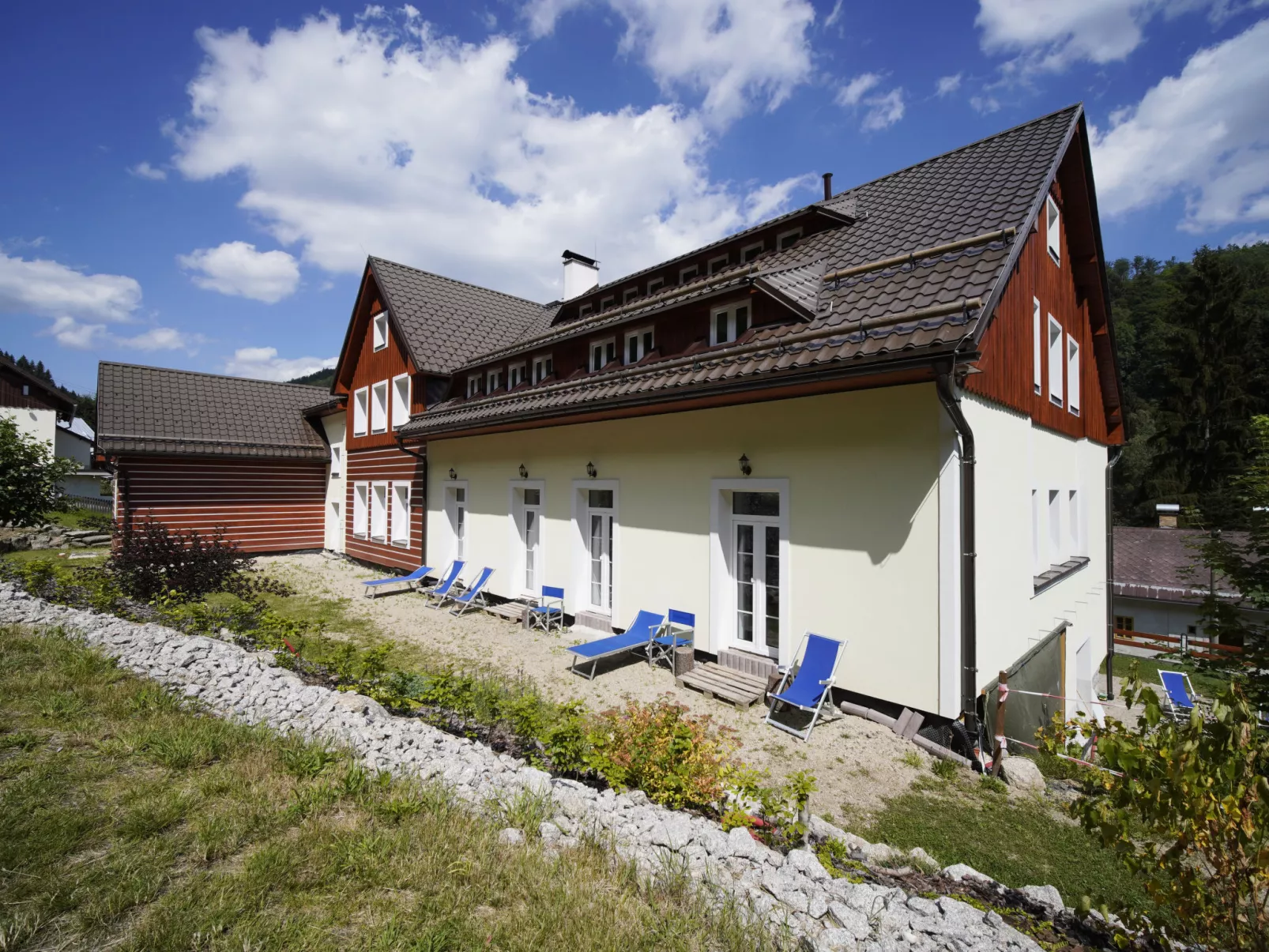 Protržená přehrada Bílá Desná-Buiten