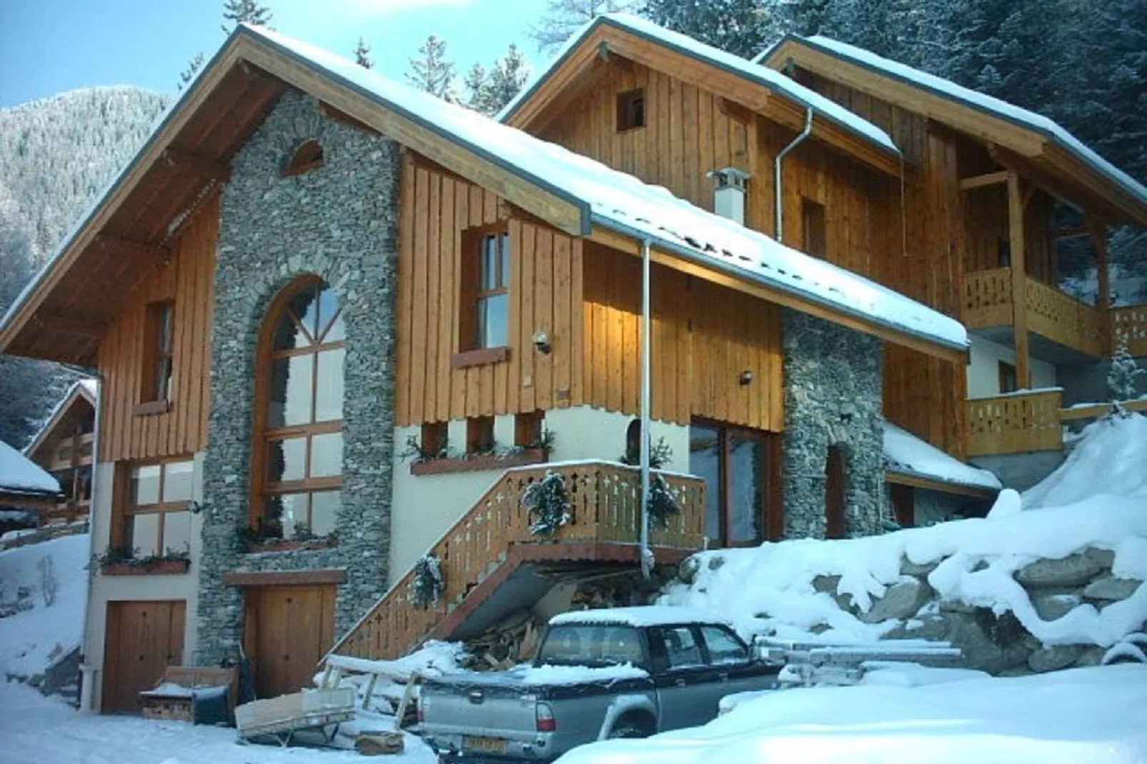 3 pièces coin montage Chalet Deleglise-Buitenkant zomer