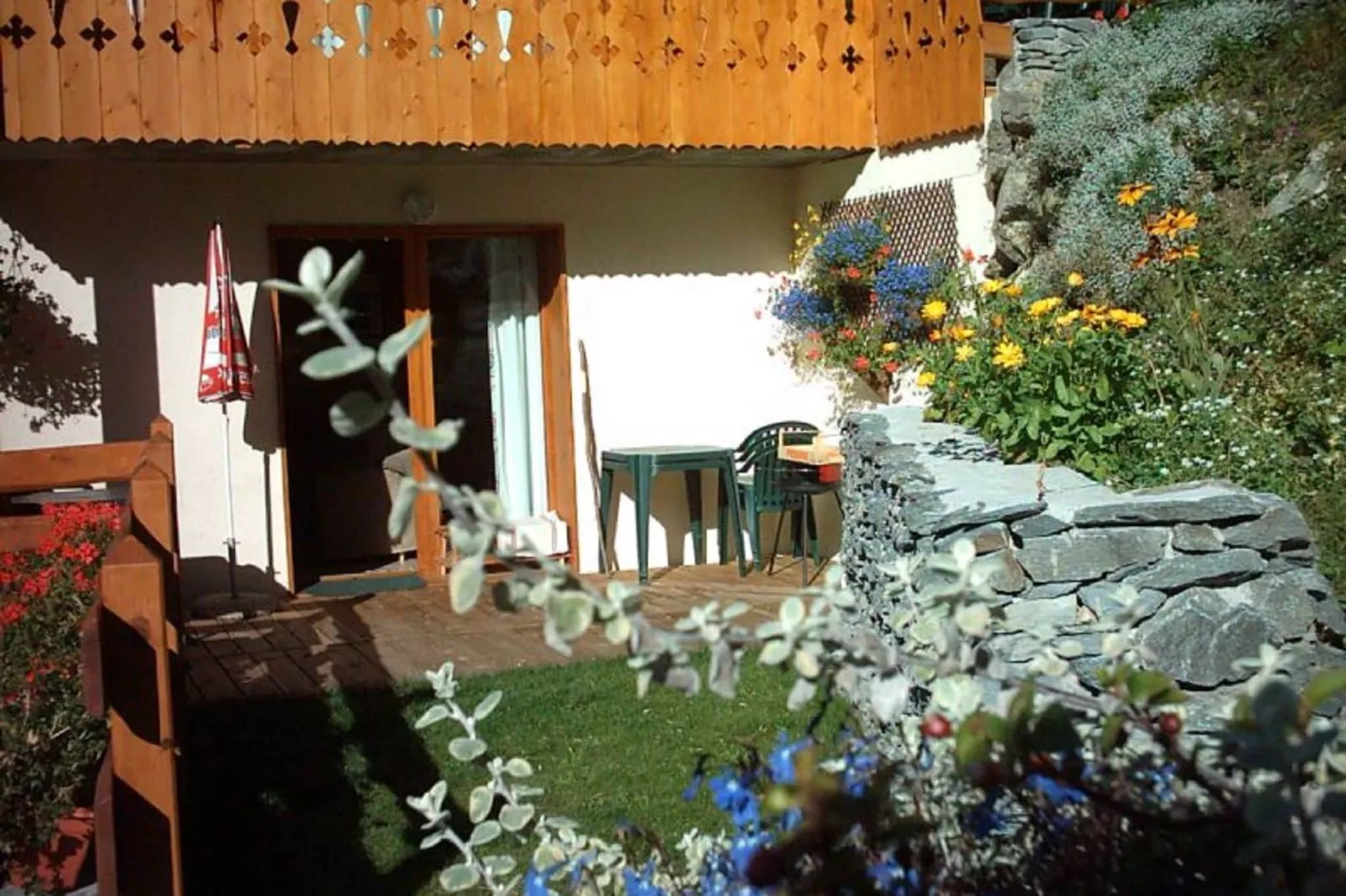3 pièces coin montage Chalet Deleglise-Buitenkant zomer