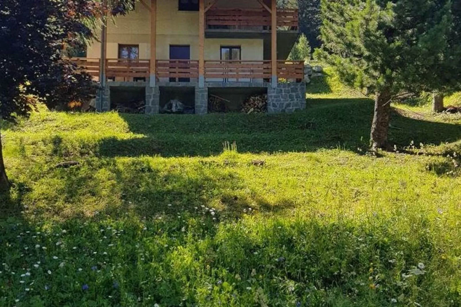 Chalet L'Eterlou-Buitenkant zomer