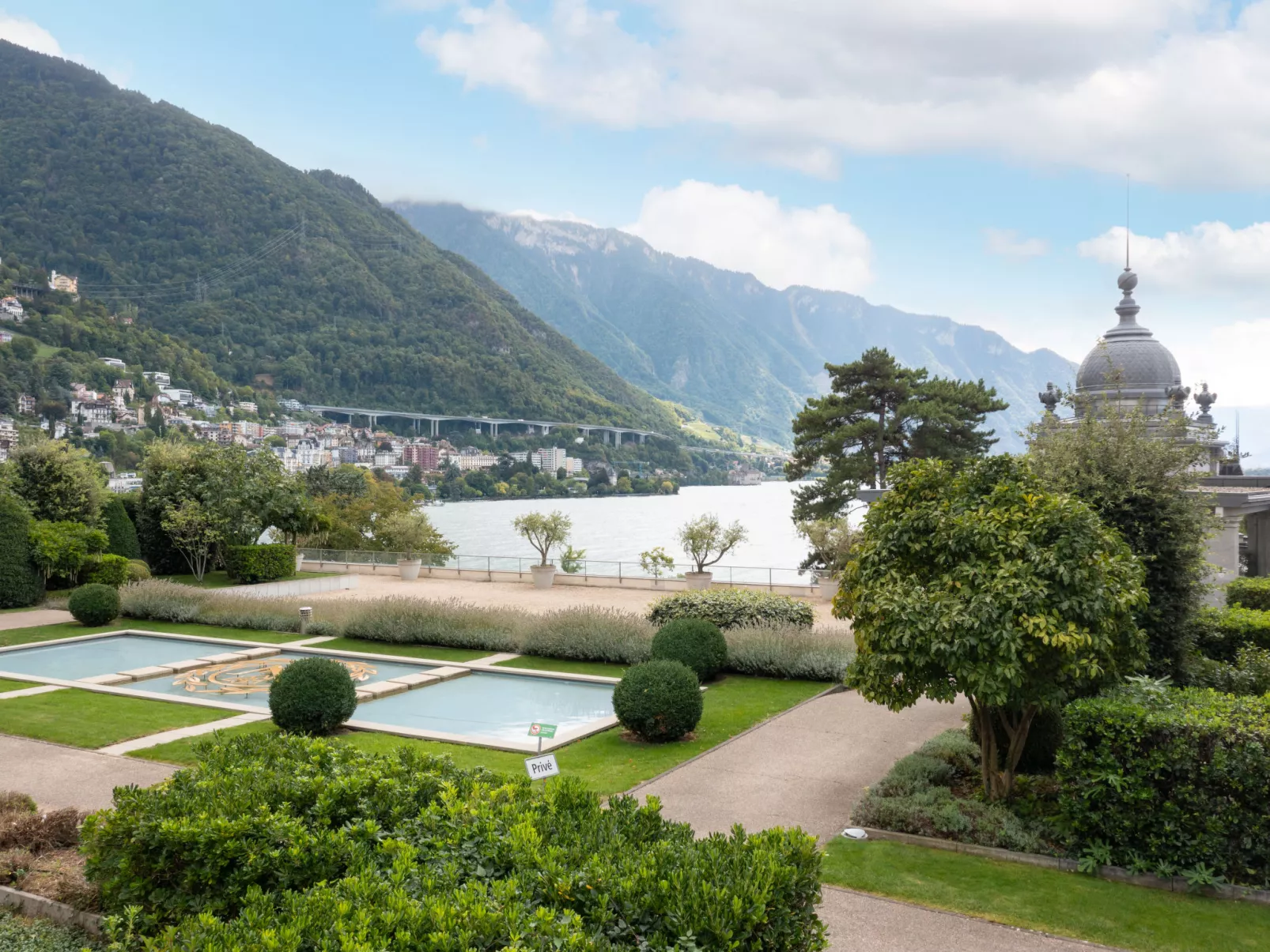 Le National Montreux-Buiten