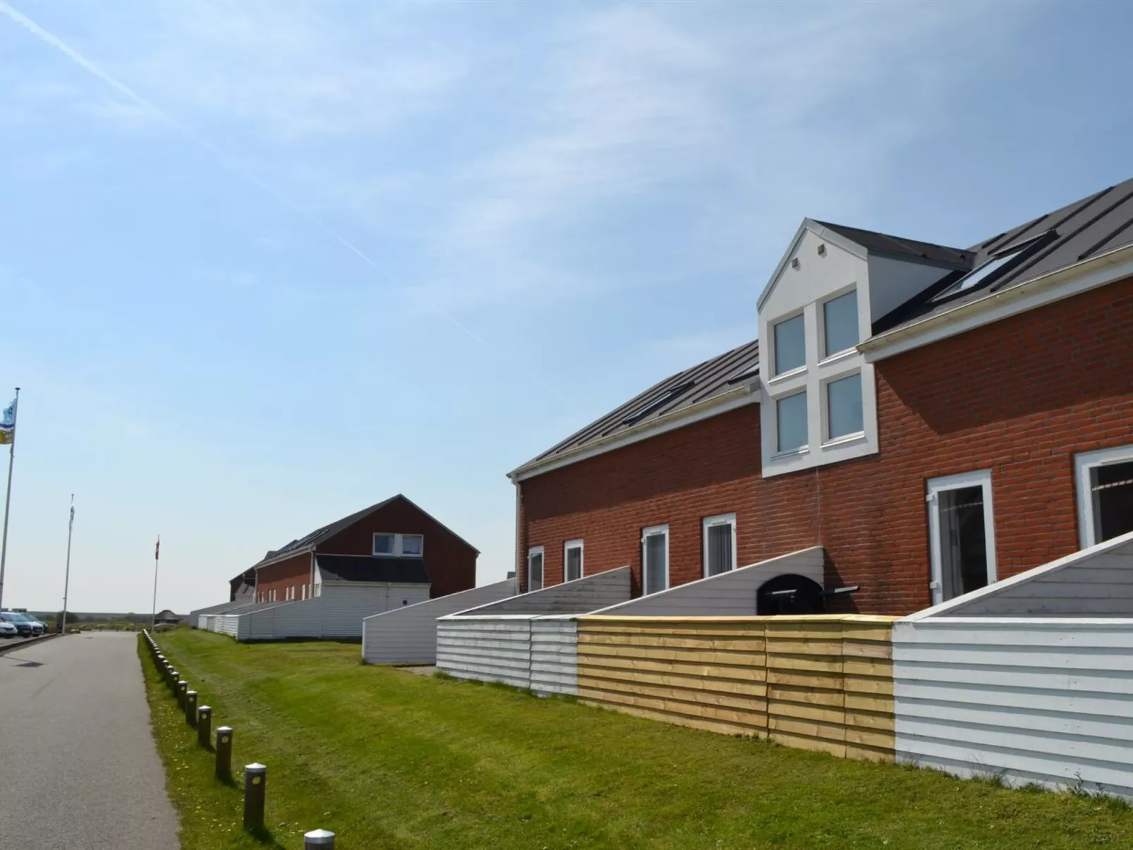 "Rebus" - 2.3km from the sea-Buiten