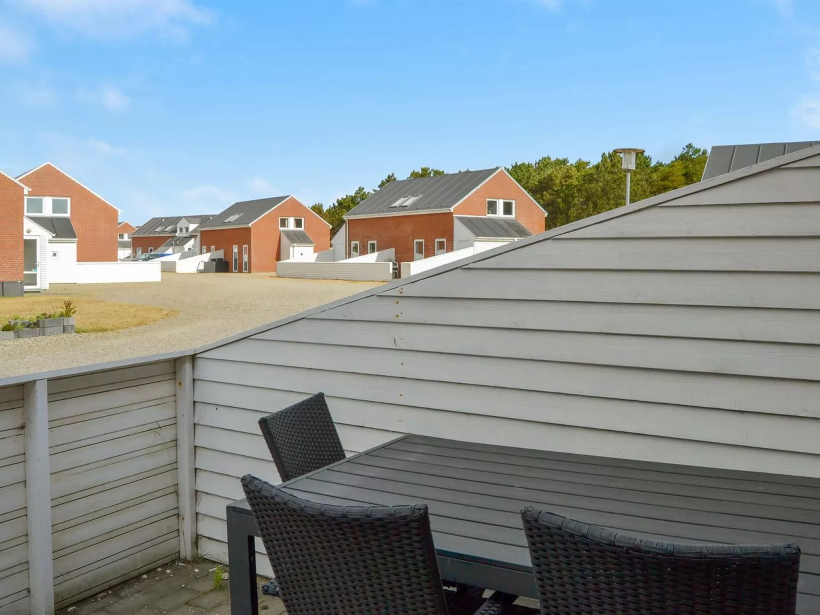"Rebus" - 2.3km from the sea-Buiten