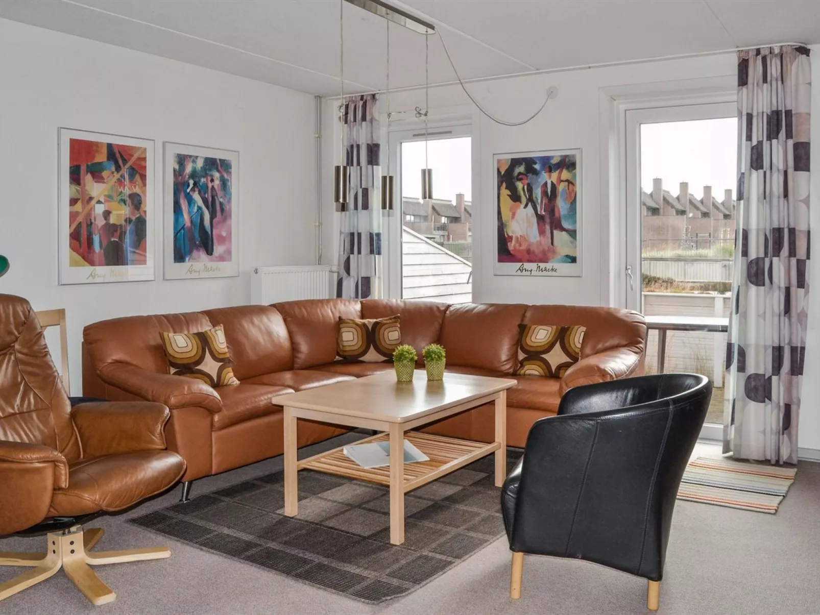 "Rebus" - 2.3km from the sea-Binnen