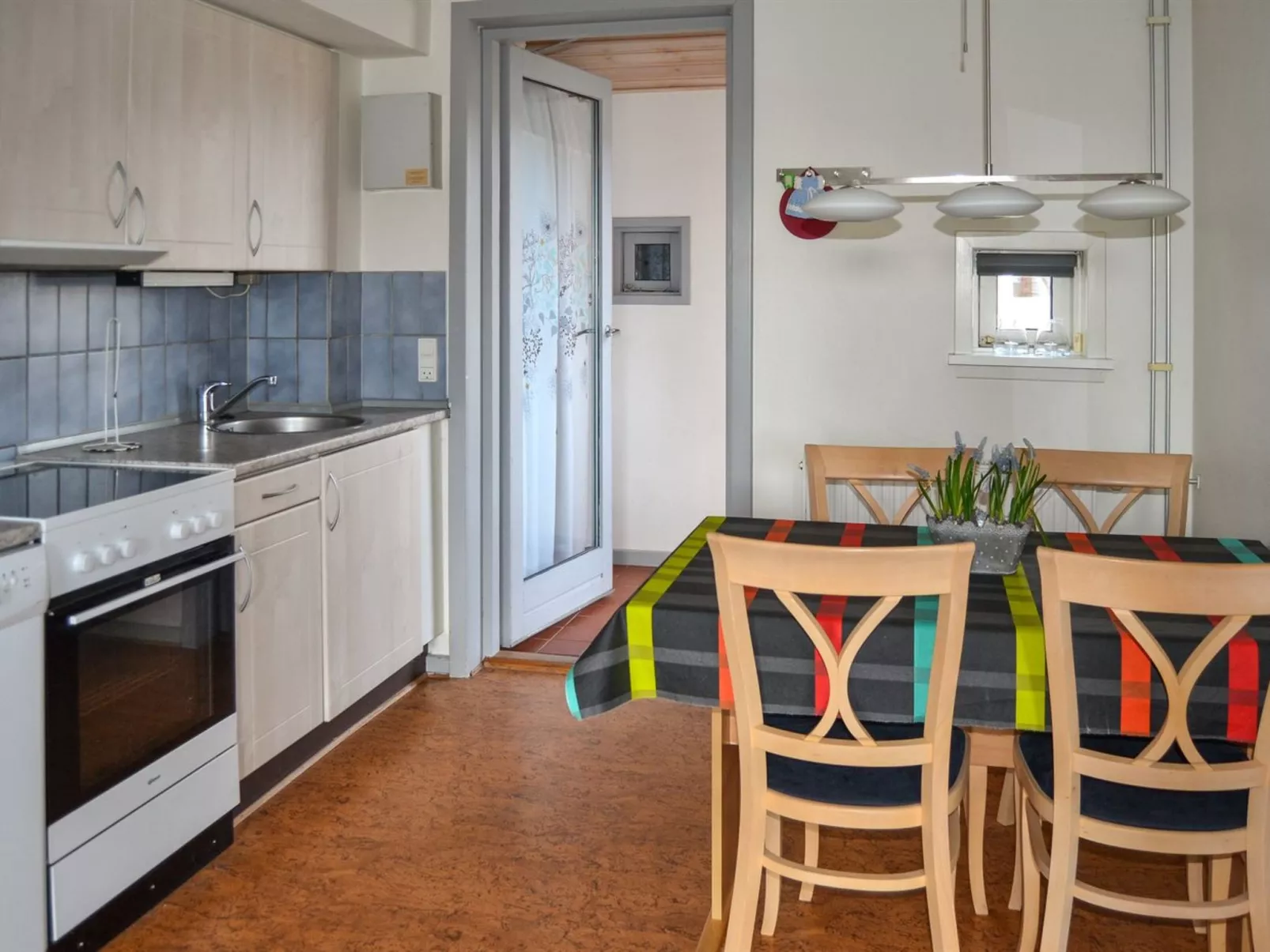 "Rebus" - 2.3km from the sea-Binnen