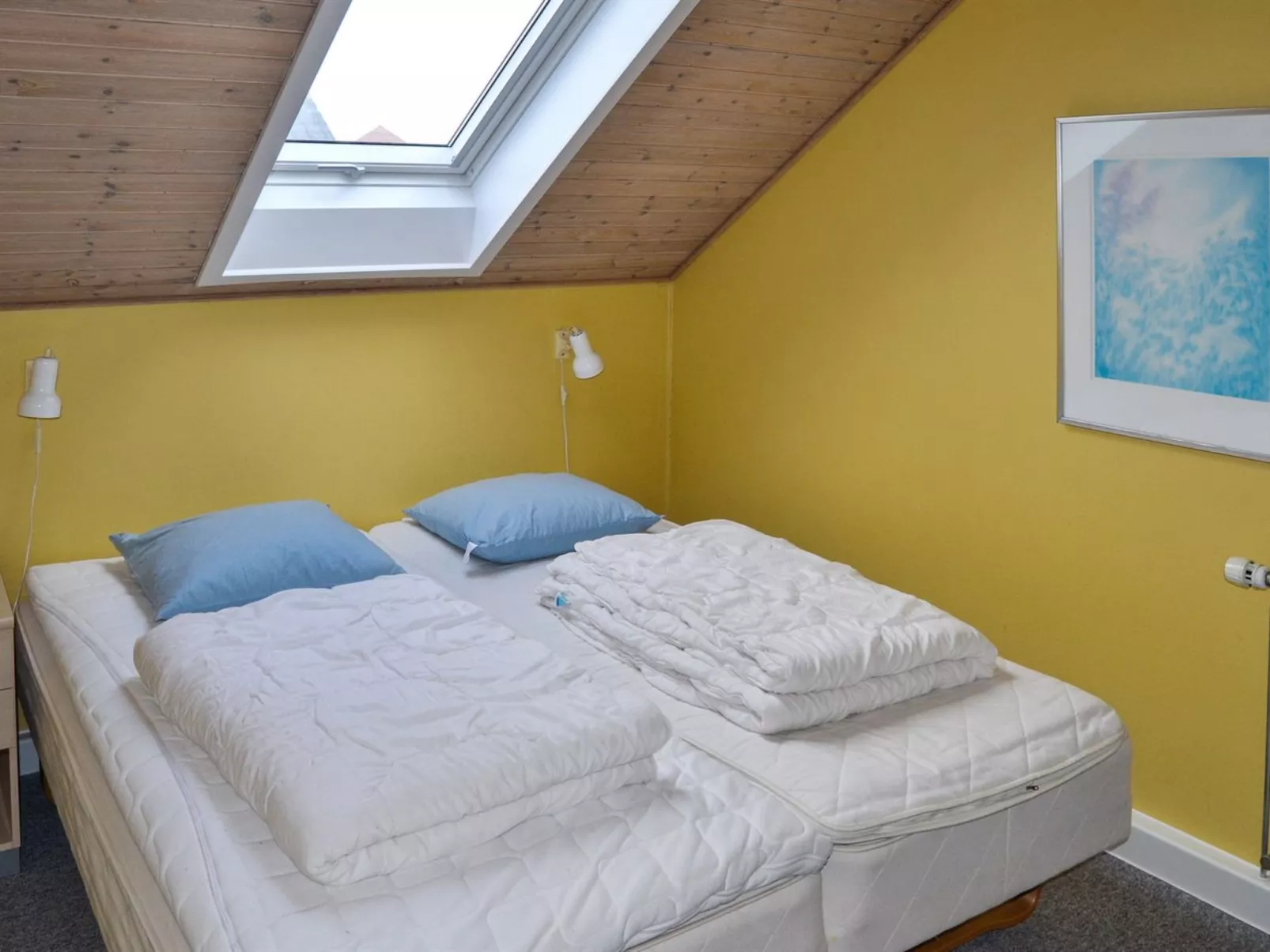 "Rebus" - 2.3km from the sea-Binnen