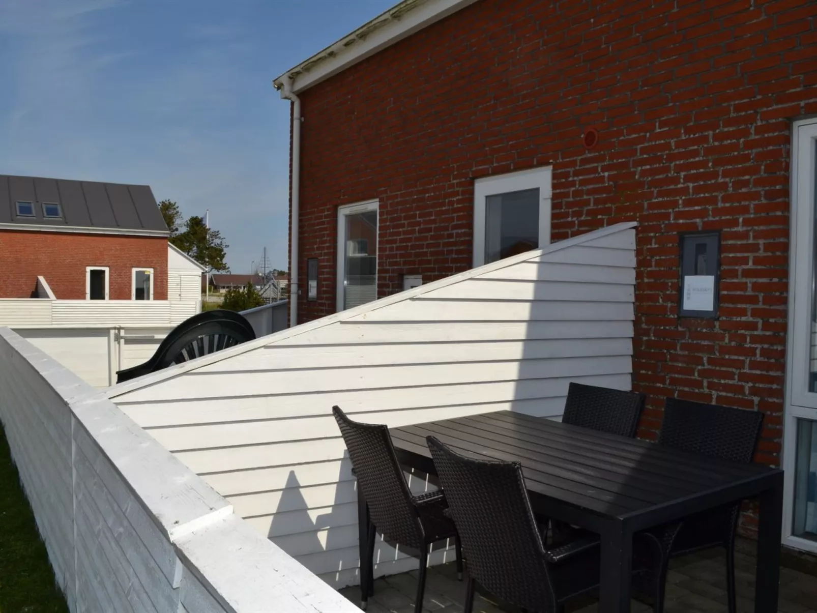 "Rebus" - 2.3km from the sea-Buiten