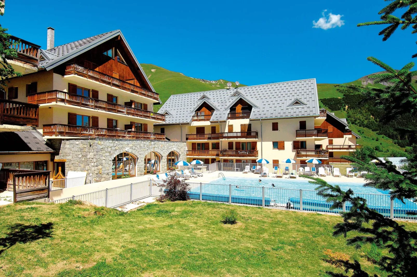 Residence Les Sybelles 1-Buitenkant zomer
