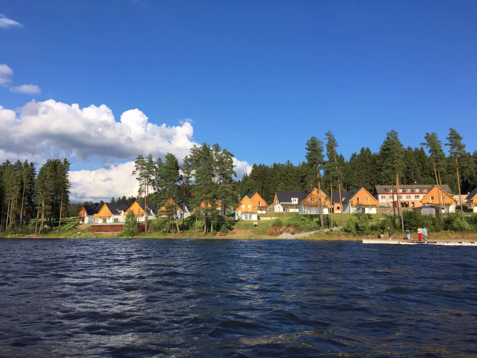 Lakeside Village 9-Buiten