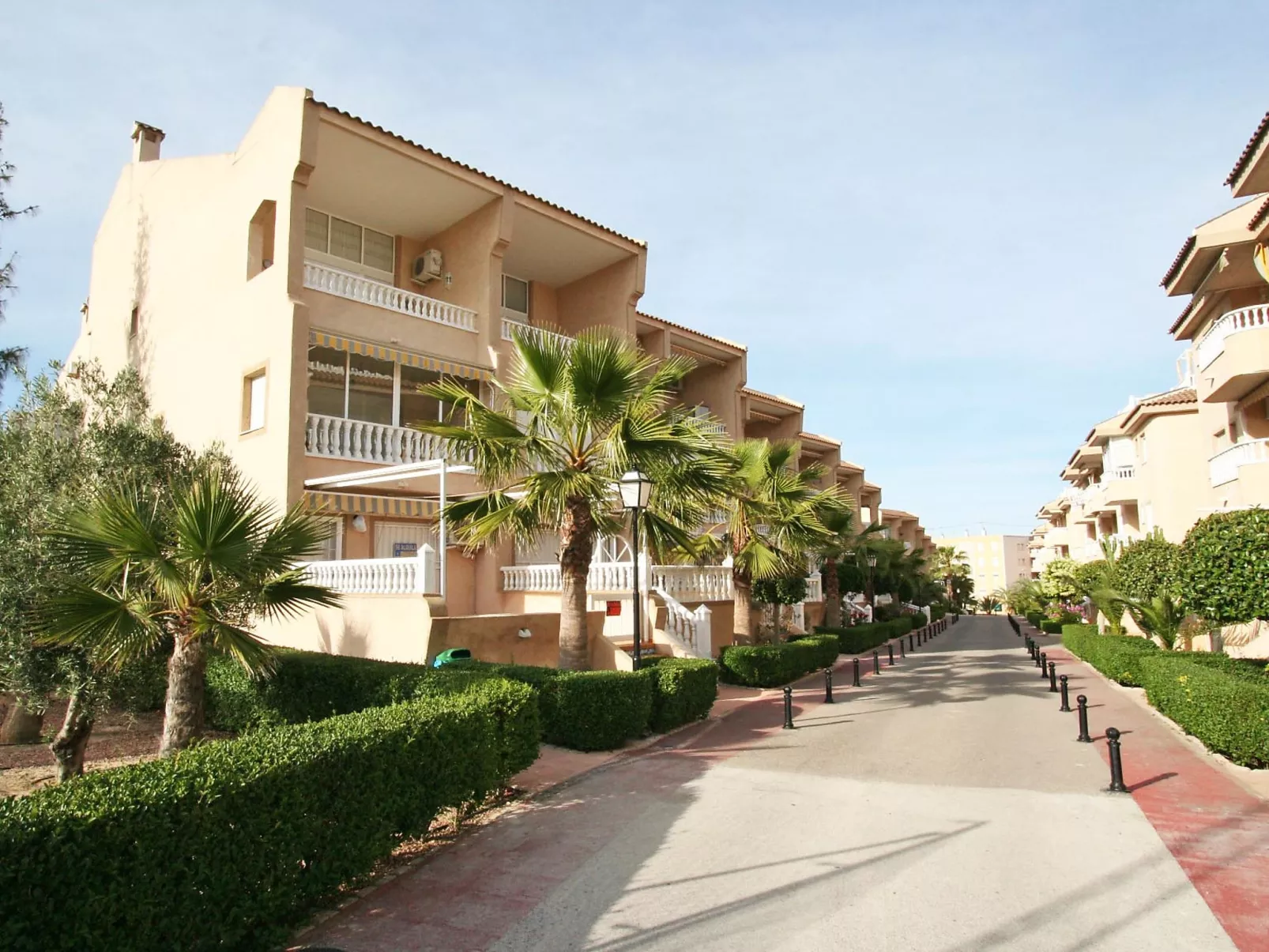 Residencial El Pinar-Buiten