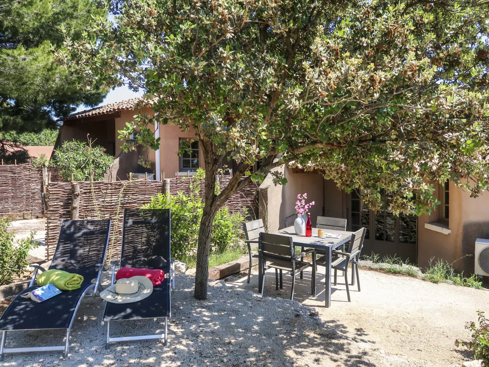 Les Garrigues de la Vallée des Baux-Buiten