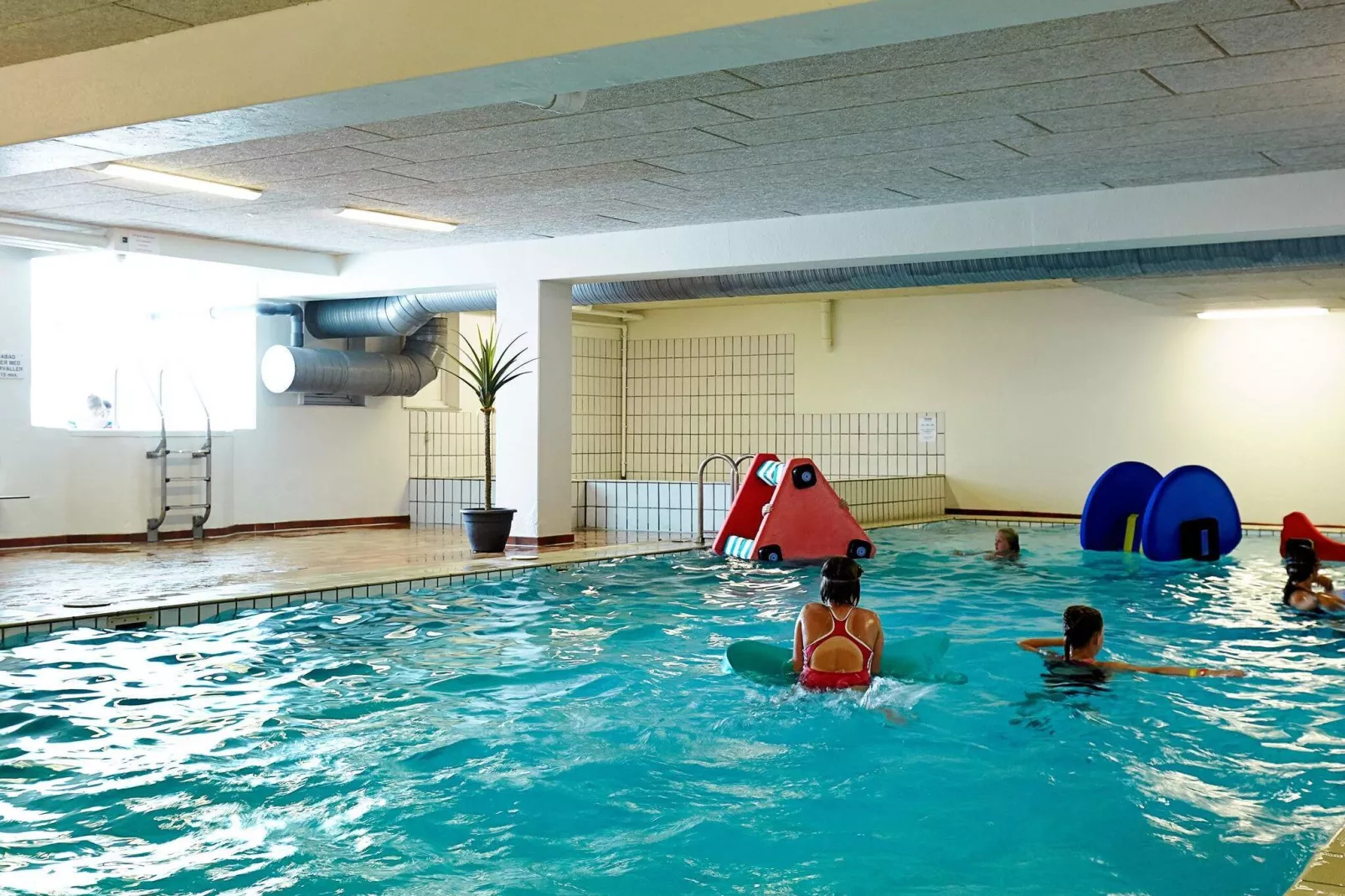 4 persoons vakantie huis op een vakantie park in Glesborg-Zwembad