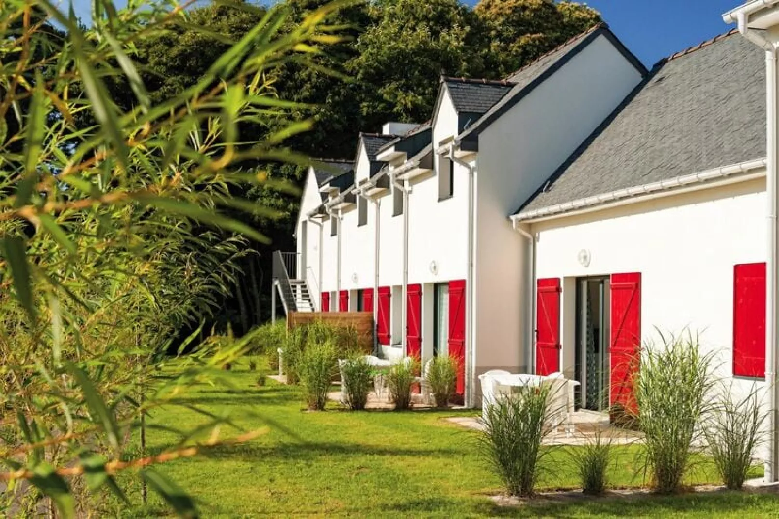 Rijtjeshuis in de residentie Domaine de Val, Quéven-Buitenkant zomer