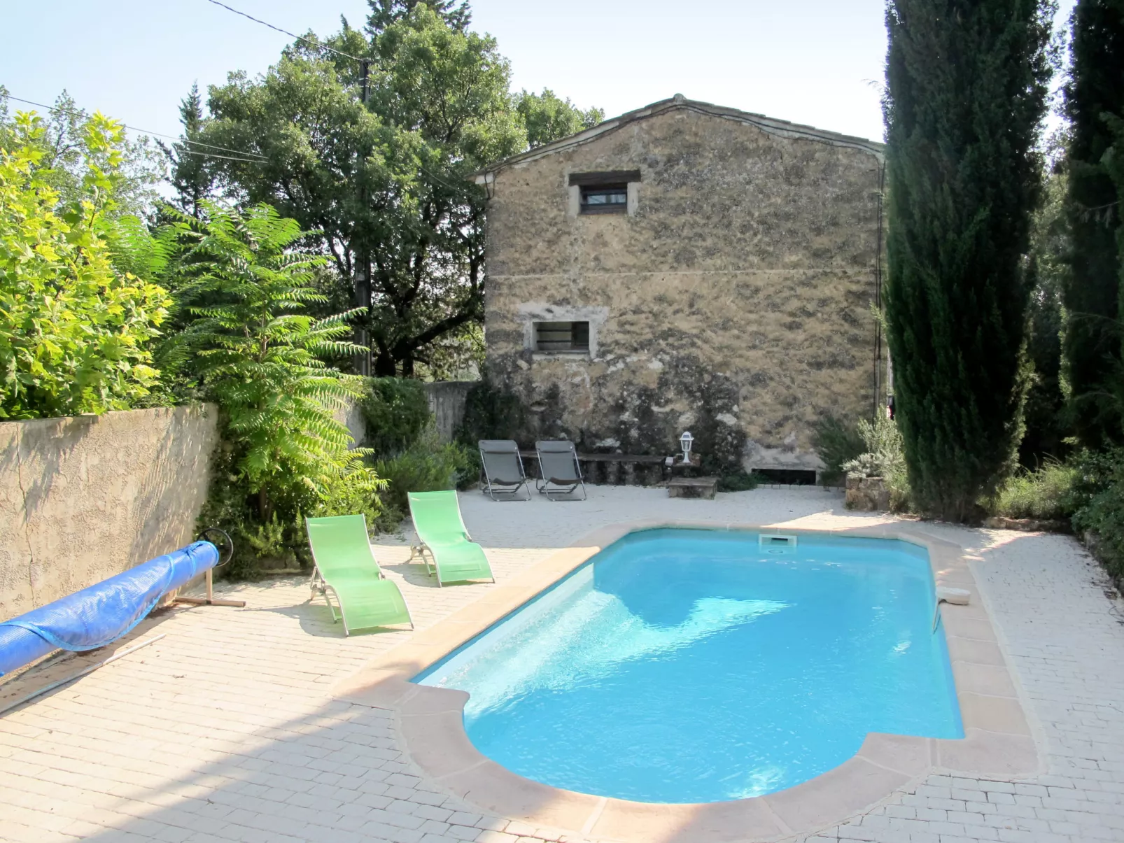 Le Paouvadon-Buiten