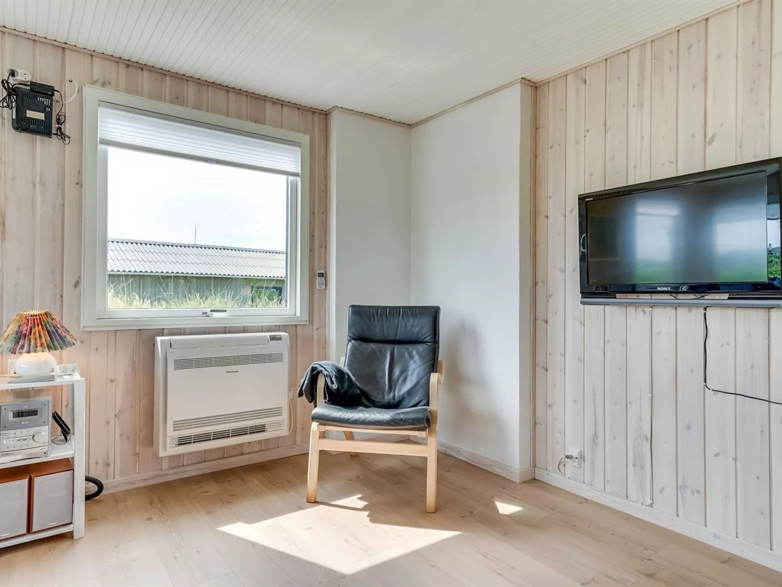 "Kris" - 200m from the sea-Binnen