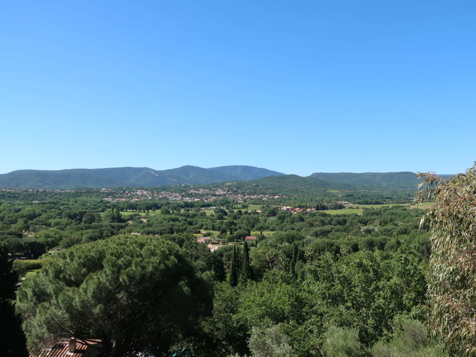 Les Terrasses de Grimaud-Buiten