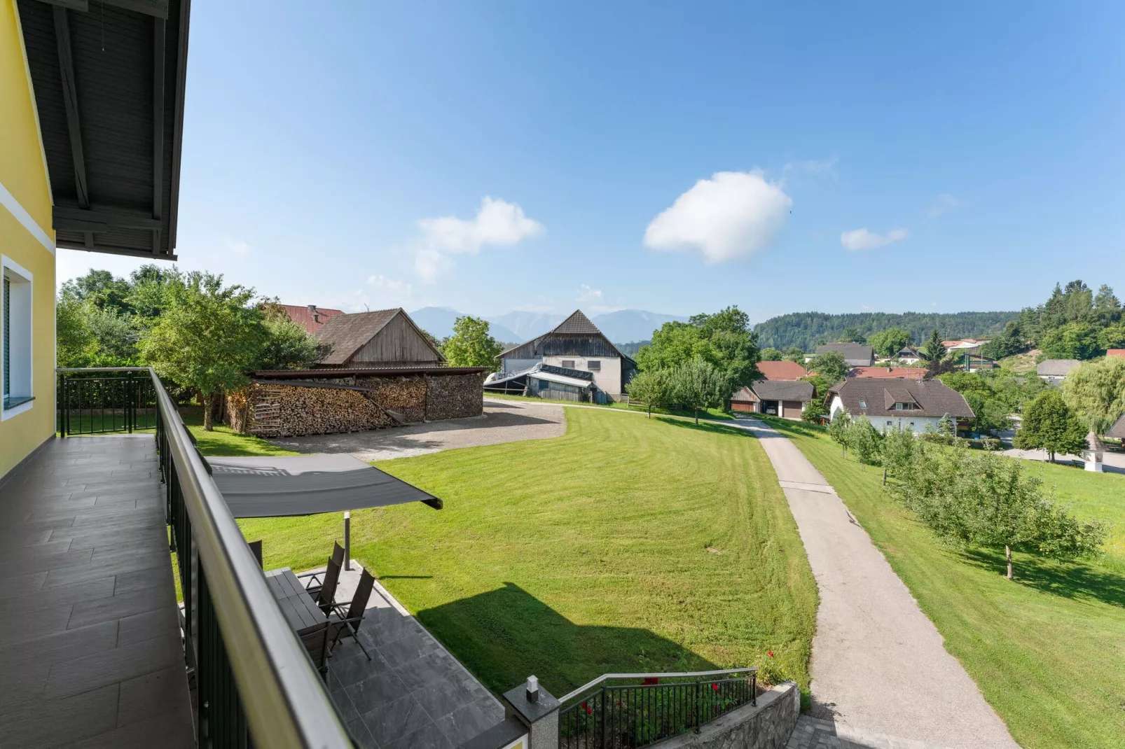 Ferienhaus Tina-Uitzicht zomer