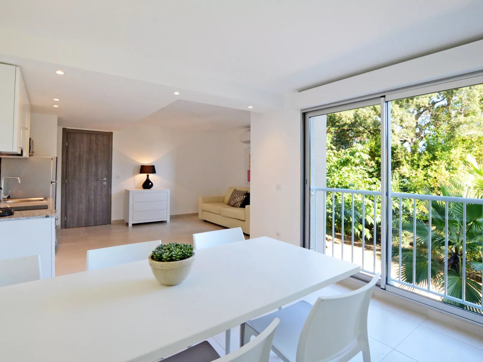 MB4 Loggia-Binnen