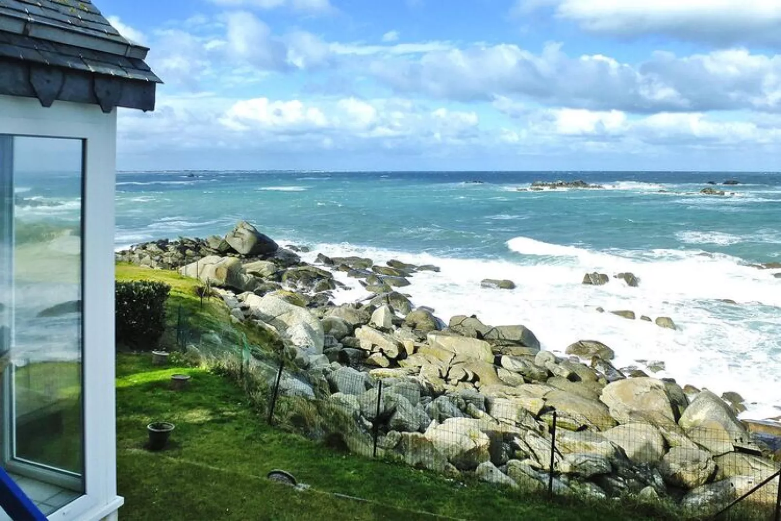 Das Meer vor der Türe 180° Panoramablick Plouescat-Uitzicht zomer