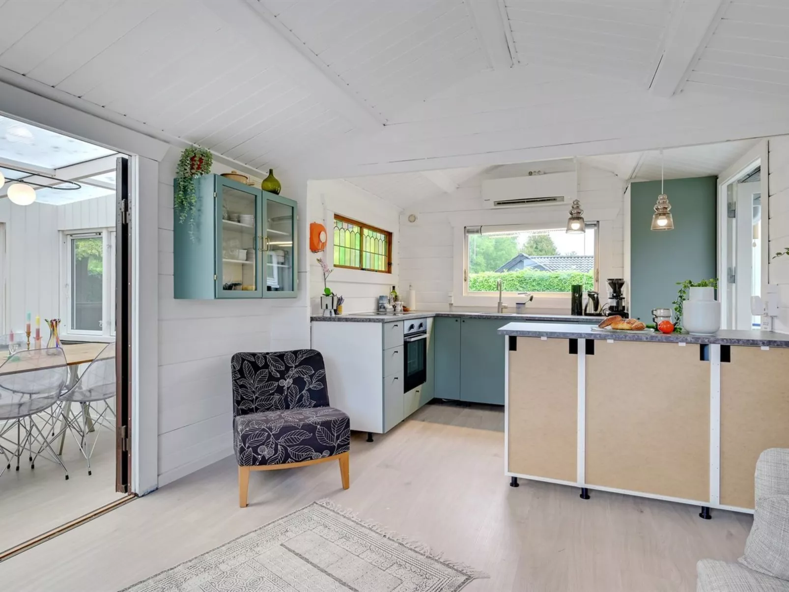 "Ragnhild" - all inclusive - 300m from the sea-Binnen