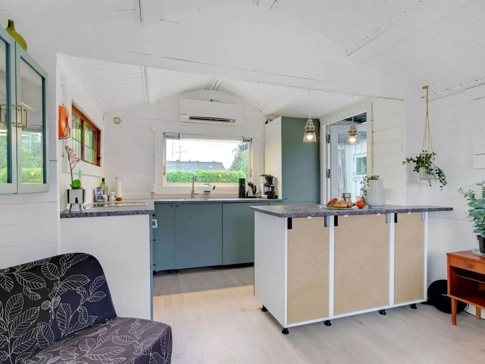 "Ragnhild" - all inclusive - 300m from the sea-Binnen