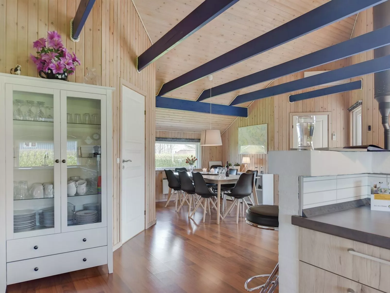 "Haraldine" - 250m from the sea-Binnen