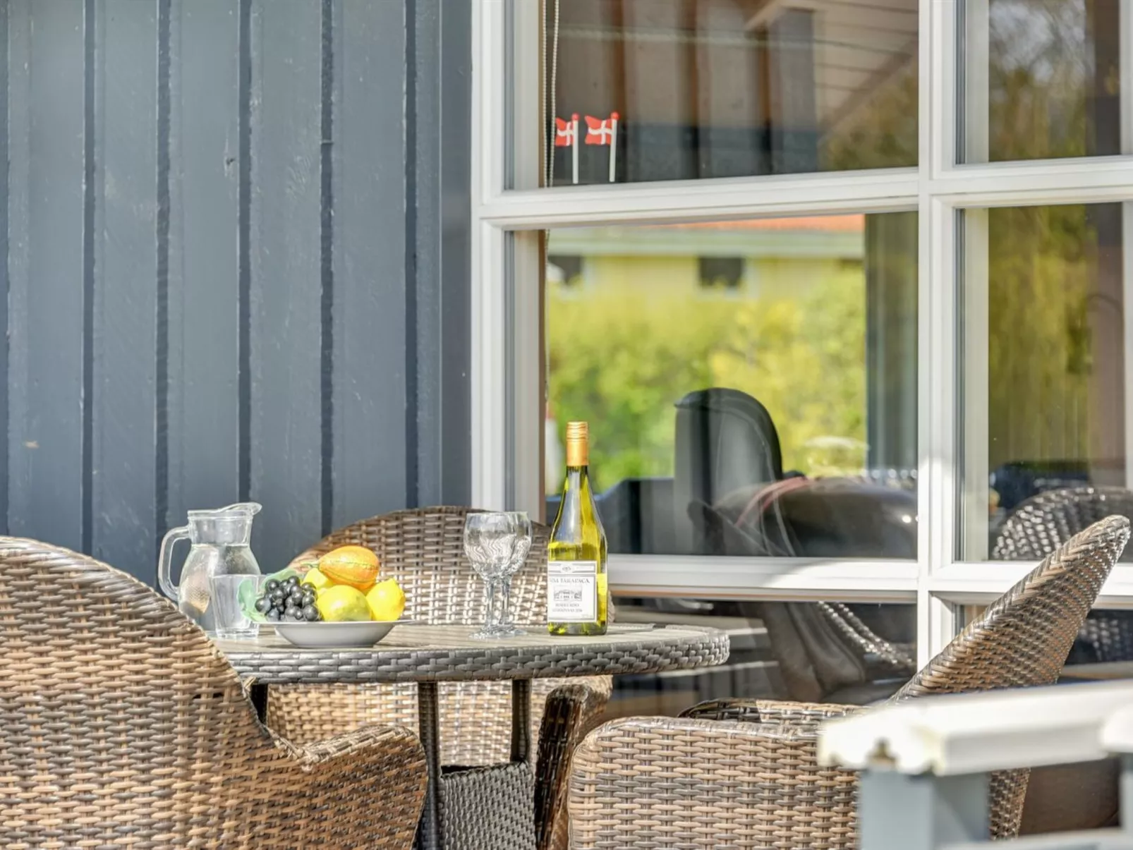 "Haraldine" - 250m from the sea-Buiten