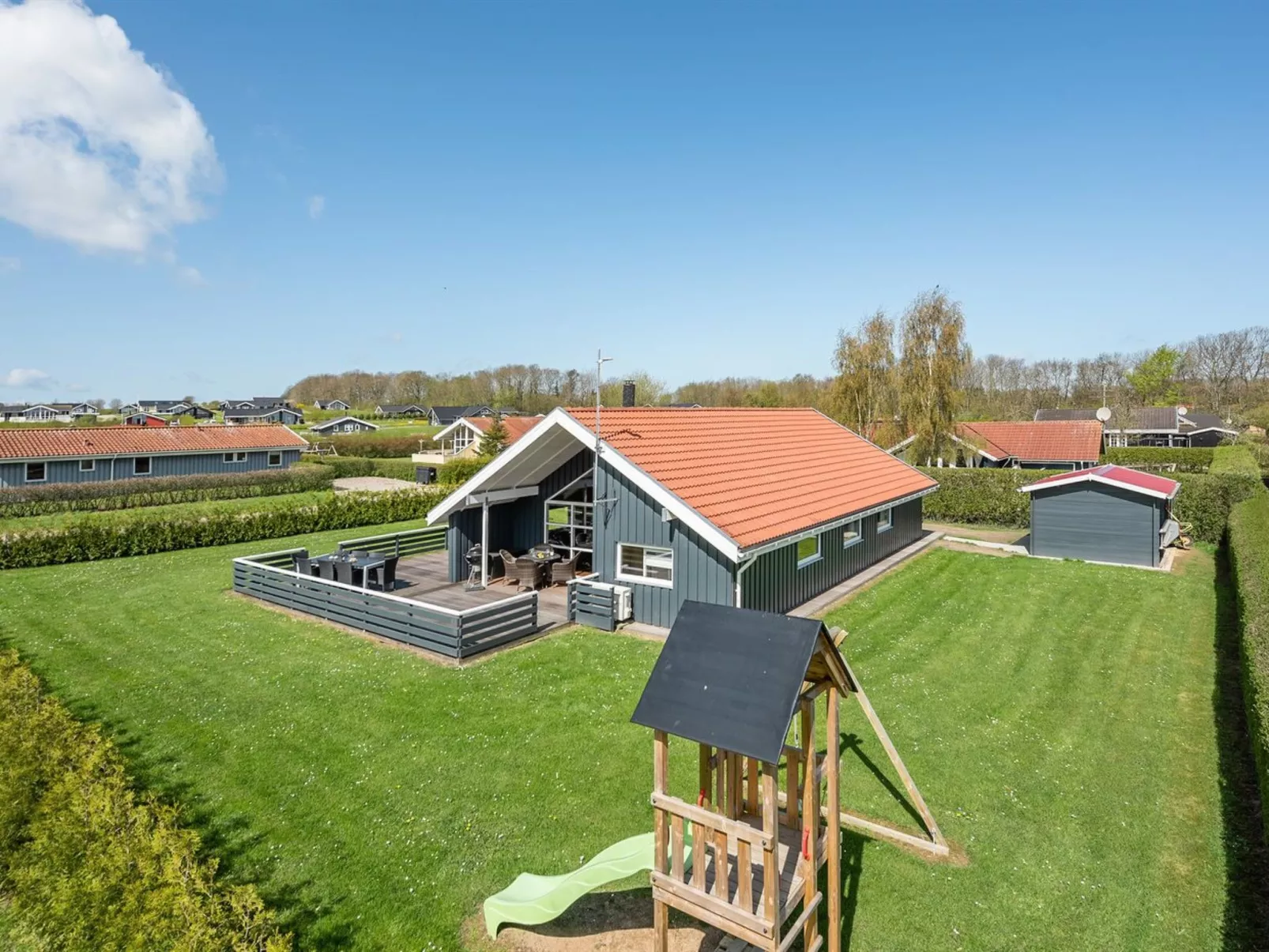 "Haraldine" - 250m from the sea-Buiten