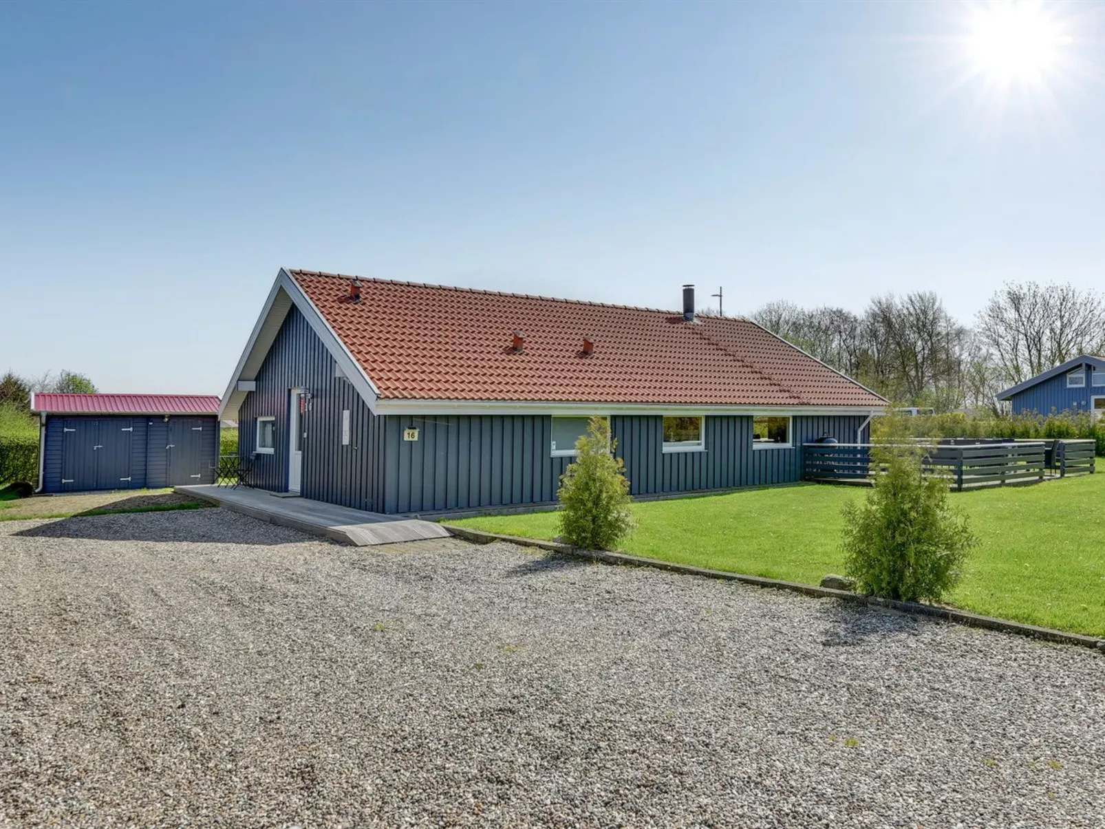 "Haraldine" - 250m from the sea-Buiten